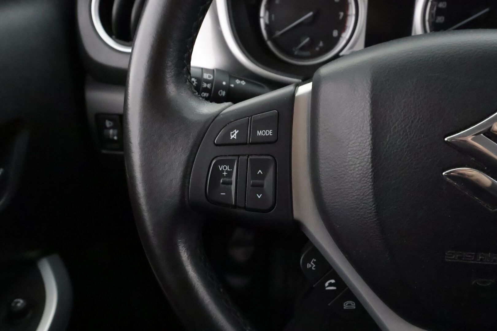 Suzuki Vitara 2018 1,6 VVT 4WD GL+ 5MT - | ACC | P.kamera | Nelivedon lukko | Apple & Android | Bluetooth | Penkinlämmittimet | Aut. ilmastointi | 2x renkaat aluin | Huoltokirja |