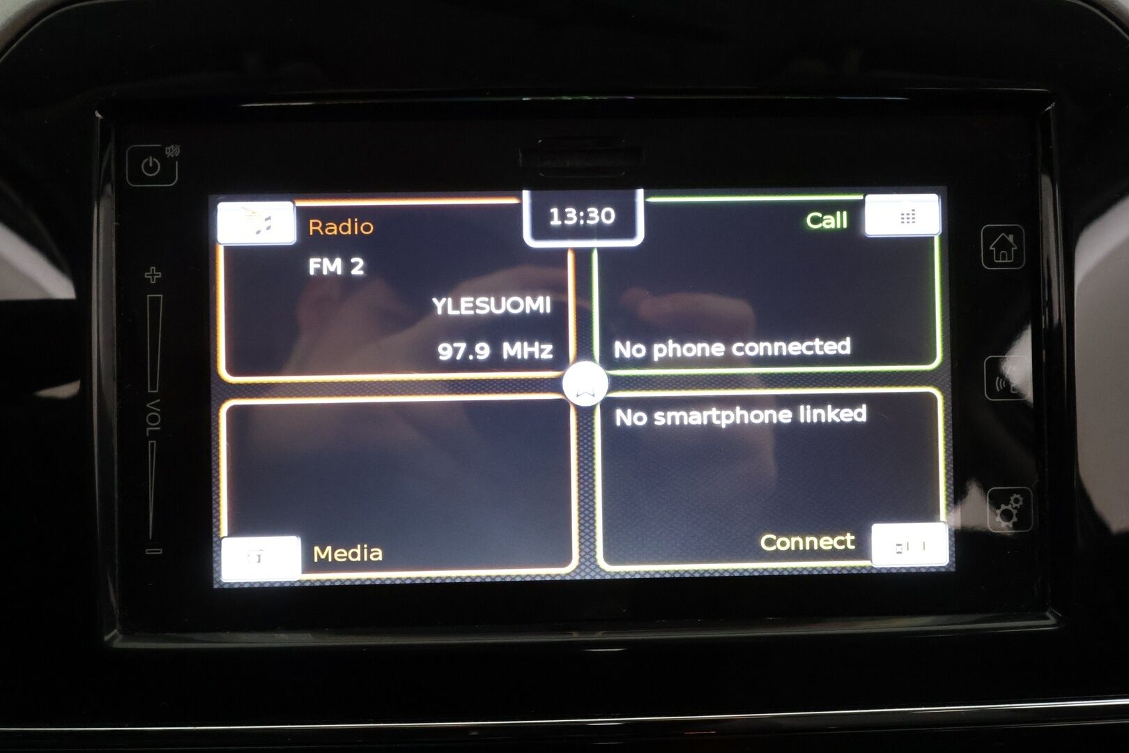Suzuki Vitara 2018 1,6 VVT 4WD GL+ 5MT - | ACC | P.kamera | Nelivedon lukko | Apple & Android | Bluetooth | Penkinlämmittimet | Aut. ilmastointi | 2x renkaat aluin | Huoltokirja |