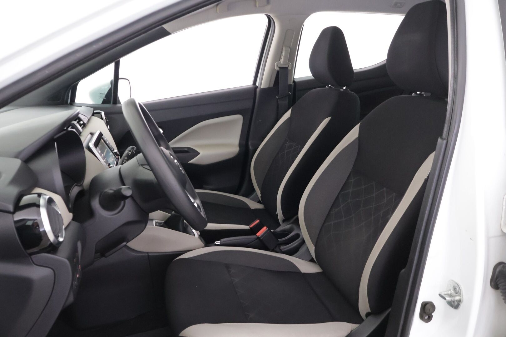 Nissan Micra 2018 IG- T 90 S/S Acenta 5M/T - YritysOutlet - Myydään vain yrityksille - - Tästä yrittäjälle suoraan ajosta tullut upeassa kunnossa oleva Nissan Micra! Pitkällä leimalla ja vaihdetulla jakoketjulla! Kahdet renkaat vantein!