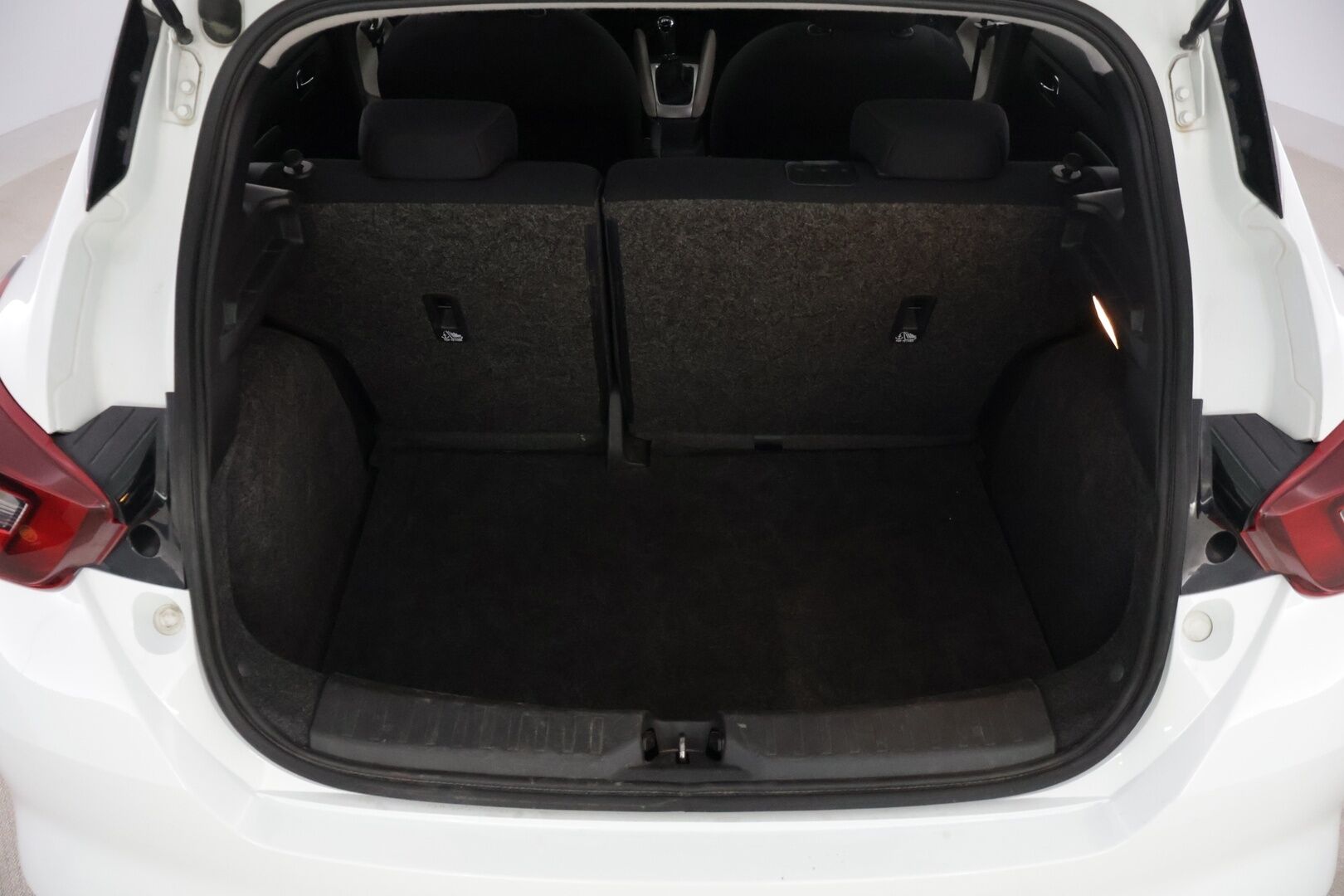 Nissan Micra 2018 IG- T 90 S/S Acenta 5M/T - YritysOutlet - Myydään vain yrityksille - - Tästä yrittäjälle suoraan ajosta tullut upeassa kunnossa oleva Nissan Micra! Pitkällä leimalla ja vaihdetulla jakoketjulla! Kahdet renkaat vantein!