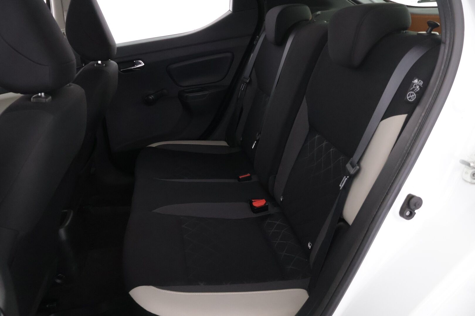 Nissan Micra 2018 IG- T 90 S/S Acenta 5M/T - YritysOutlet - Myydään vain yrityksille - - Tästä yrittäjälle suoraan ajosta tullut upeassa kunnossa oleva Nissan Micra! Pitkällä leimalla ja vaihdetulla jakoketjulla! Kahdet renkaat vantein!