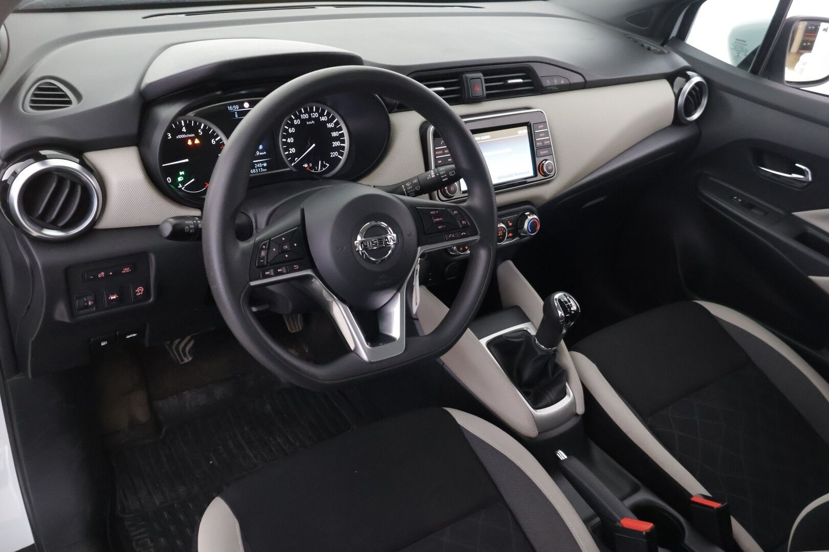 Nissan Micra 2018 IG- T 90 S/S Acenta 5M/T - YritysOutlet - Myydään vain yrityksille - - Tästä yrittäjälle suoraan ajosta tullut upeassa kunnossa oleva Nissan Micra! Pitkällä leimalla ja vaihdetulla jakoketjulla! Kahdet renkaat vantein!