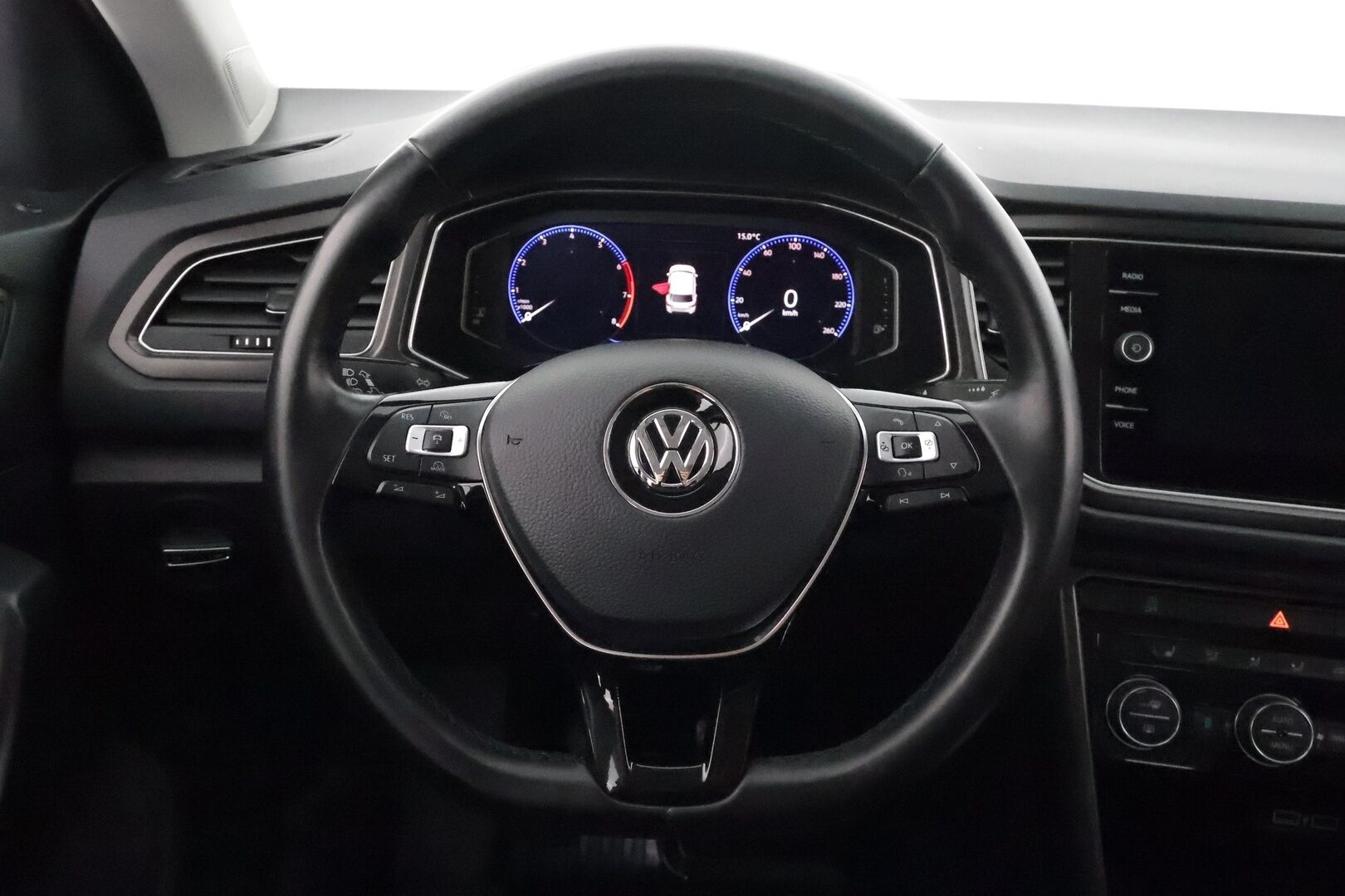 Volkswagen T-Roc 2017 Style 1,0 TSI 85 kW **Webasto / Adapt.Vakkari / LED-valot / P.Tutkat / Navi / Kaistavahti / Apple&Android / 2x Renkaat** - Hyvin varusteltu näyttävä T-Roc!