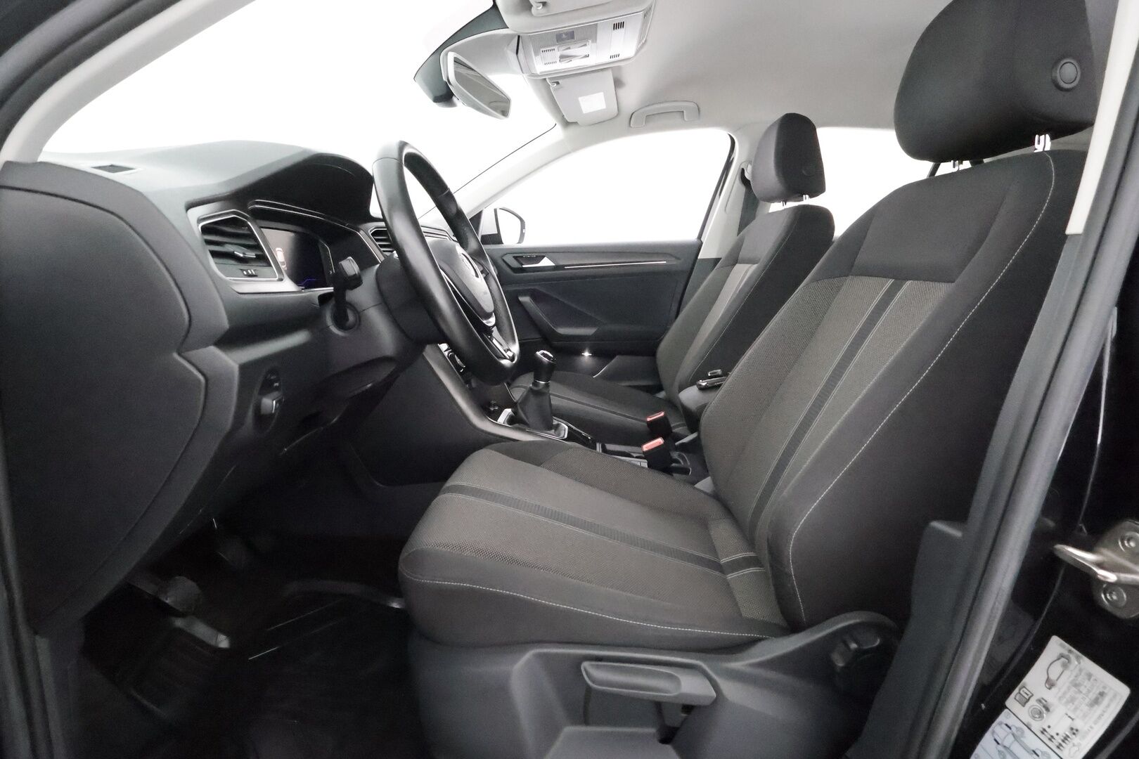 Volkswagen T-Roc 2017 Style 1,0 TSI 85 kW **Webasto / Adapt.Vakkari / LED-valot / P.Tutkat / Navi / Kaistavahti / Apple&Android / 2x Renkaat** - Hyvin varusteltu näyttävä T-Roc!