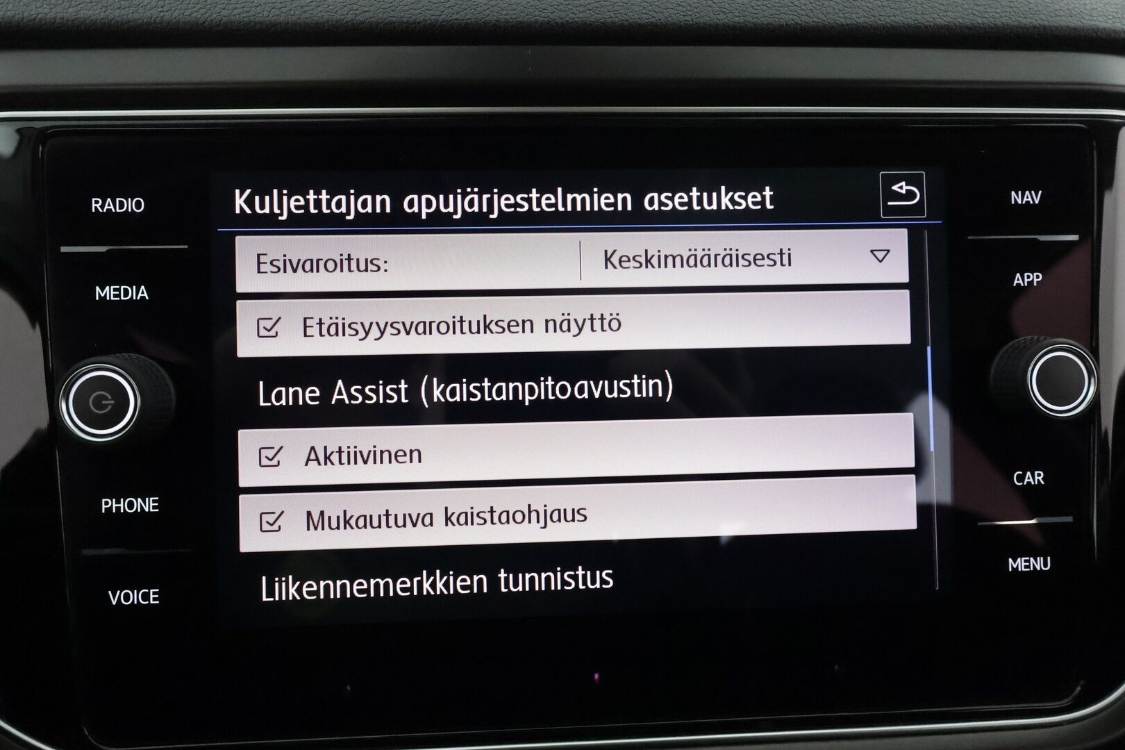 Volkswagen T-Roc 2017 Style 1,0 TSI 85 kW **Webasto / Adapt.Vakkari / LED-valot / P.Tutkat / Navi / Kaistavahti / Apple&Android / 2x Renkaat** - Hyvin varusteltu näyttävä T-Roc!