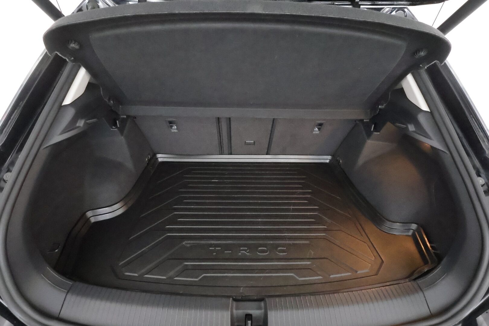 Volkswagen T-Roc 2017 Style 1,0 TSI 85 kW **Webasto / Adapt.Vakkari / LED-valot / P.Tutkat / Navi / Kaistavahti / Apple&Android / 2x Renkaat** - Hyvin varusteltu näyttävä T-Roc!