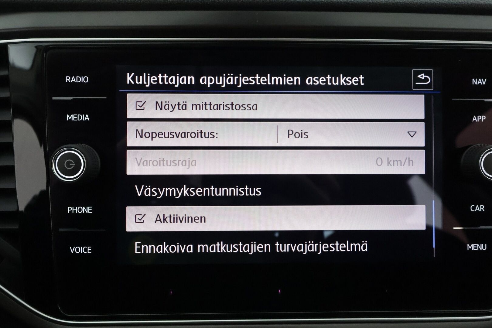 Volkswagen T-Roc 2017 Style 1,0 TSI 85 kW **Webasto / Adapt.Vakkari / LED-valot / P.Tutkat / Navi / Kaistavahti / Apple&Android / 2x Renkaat** - Hyvin varusteltu näyttävä T-Roc!