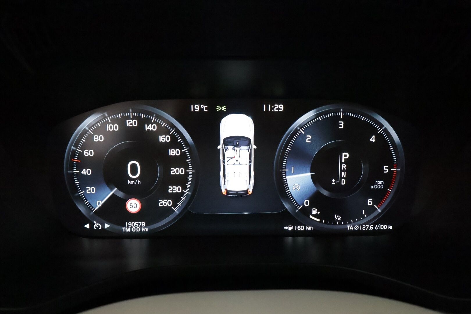 Volvo XC60 2018 D4 AWD Momentum aut **Suomi-auto / Pa-lämmitin / Koukku / Muistipenkki / Navi / VOC / Keyless**