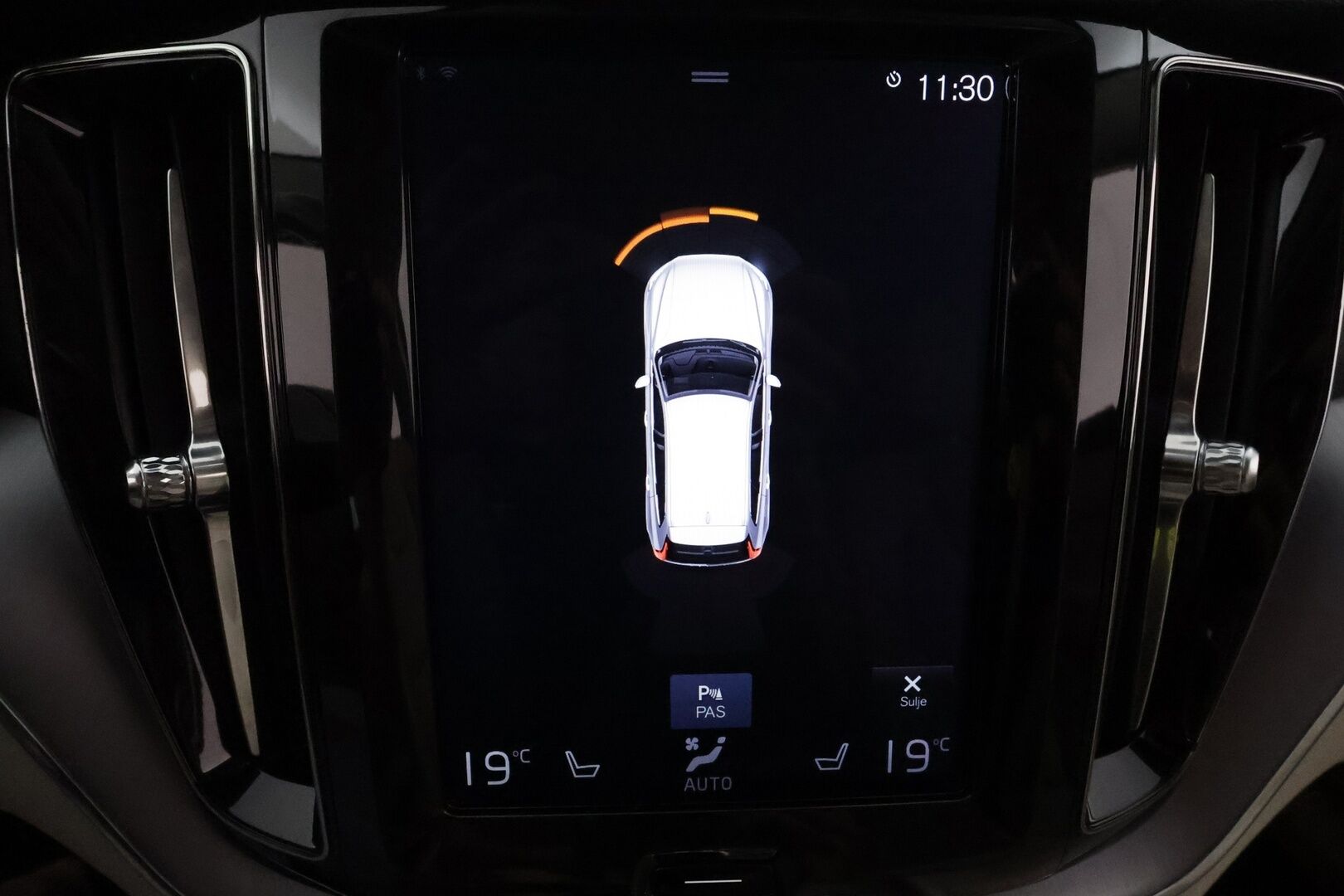 Volvo XC60 2018 D4 AWD Momentum aut - Suomiauto / Webasto / Adapt.LED / Vetokoukku / Vaalea Nahkasisusta / Sensus Navi / Digimittari / Hiljattain huollettu!