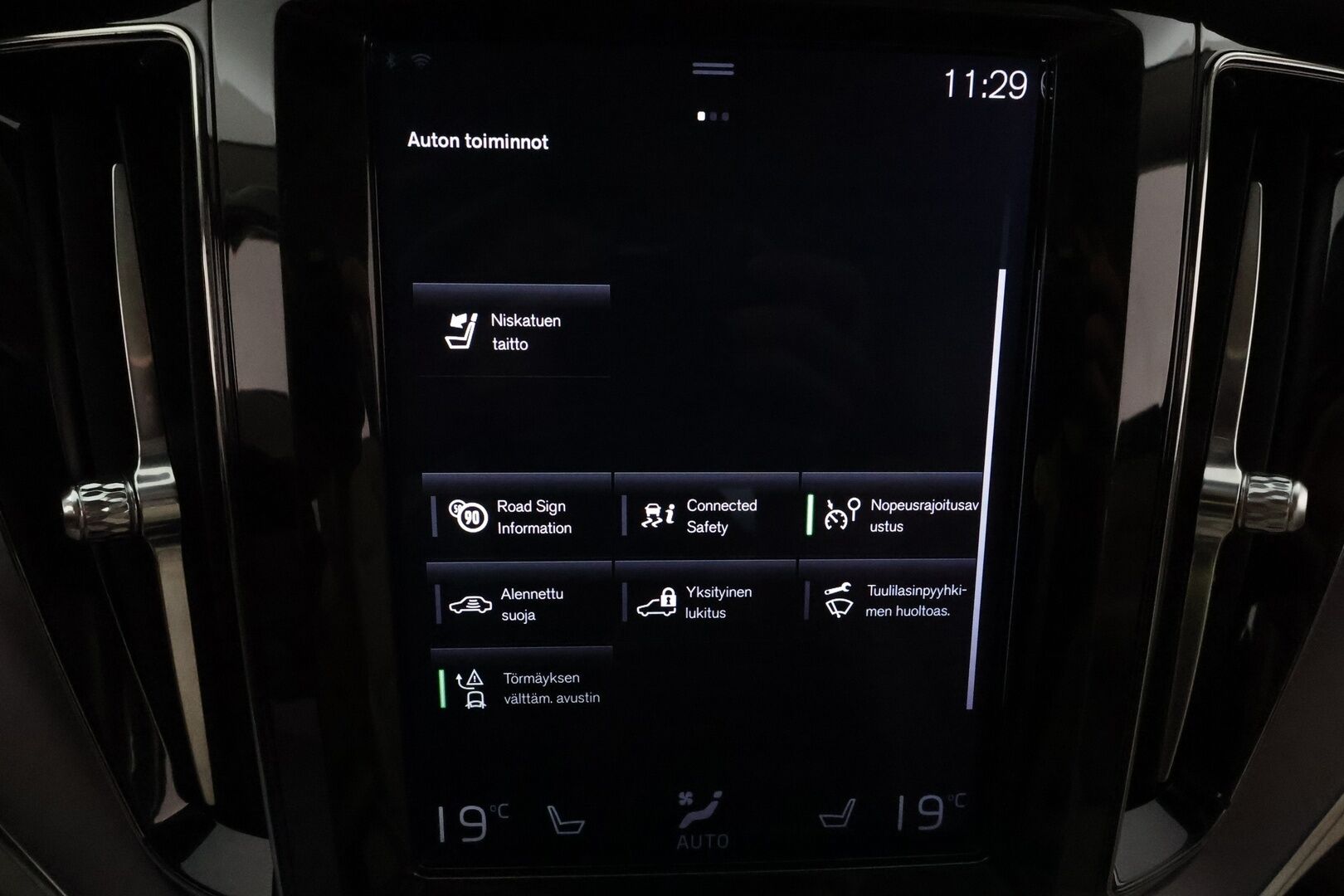 Volvo XC60 2018 D4 AWD Momentum aut - Suomiauto / Webasto / Adapt.LED / Vetokoukku / Vaalea Nahkasisusta / Sensus Navi / Digimittari / Hiljattain huollettu!