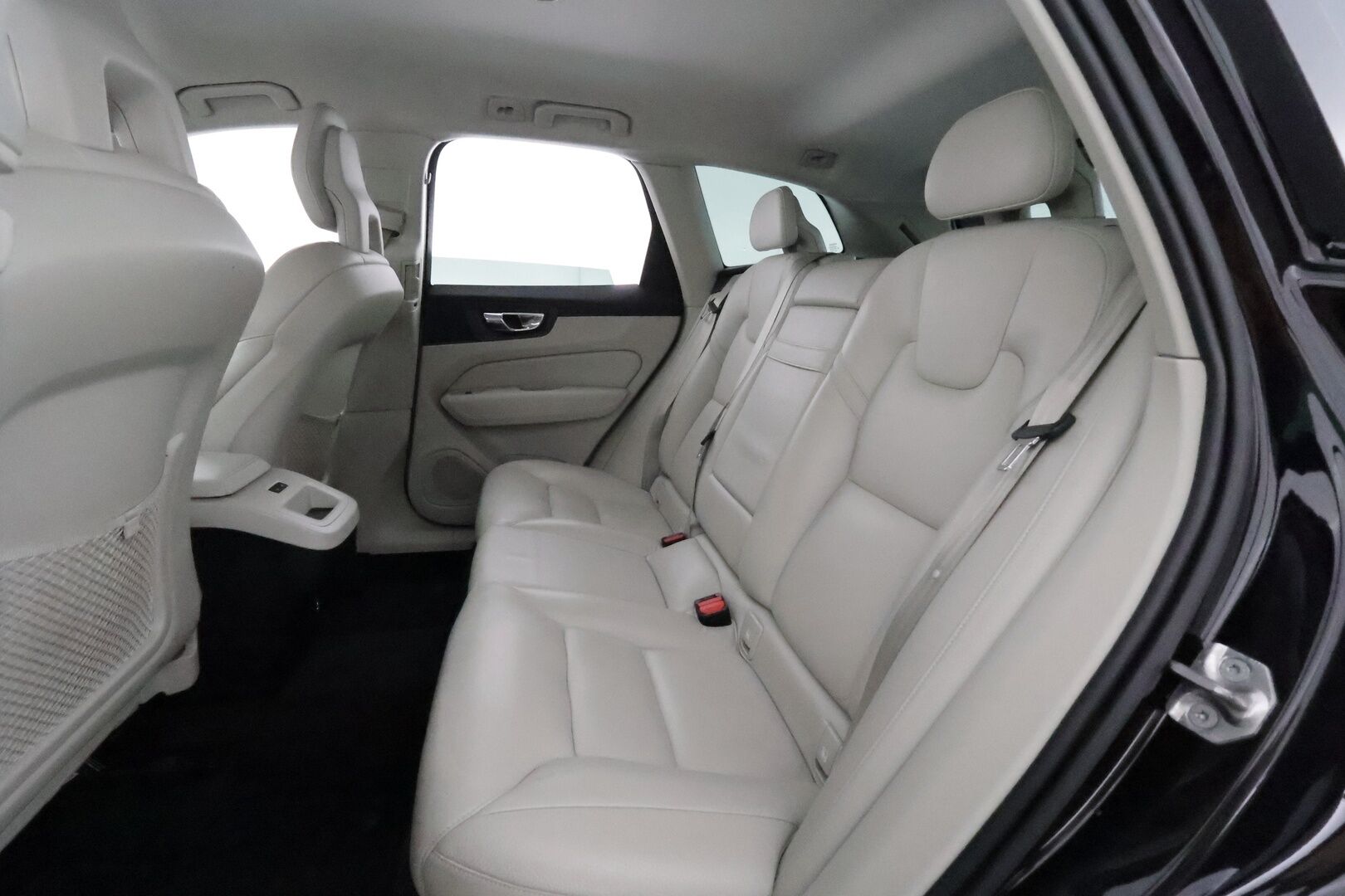 Volvo XC60 2018 D4 AWD Momentum aut **Suomi-auto / Pa-lämmitin / Koukku / Muistipenkki / Navi / VOC / Keyless**