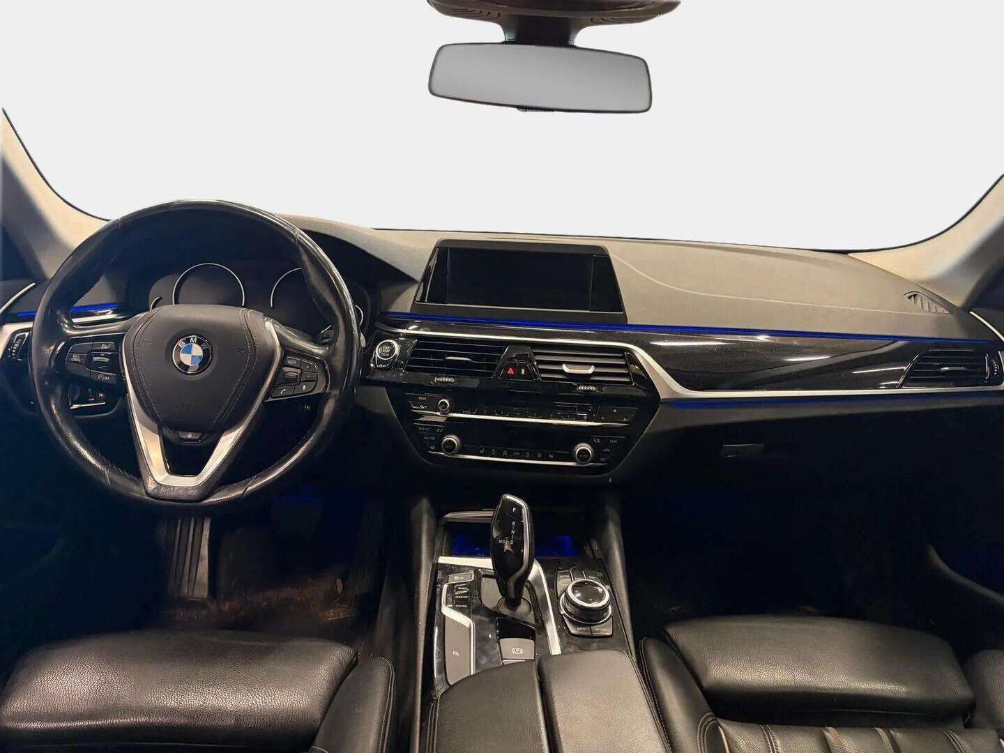 BMW 520 2018 G31 Touring 520d A xDrive Business Sport - | Suomi-Auto | B47 | Webasto | Vetokoukku | Peruutuskamera | Sport Line | Sähköluukku | 2x Vanteet | 