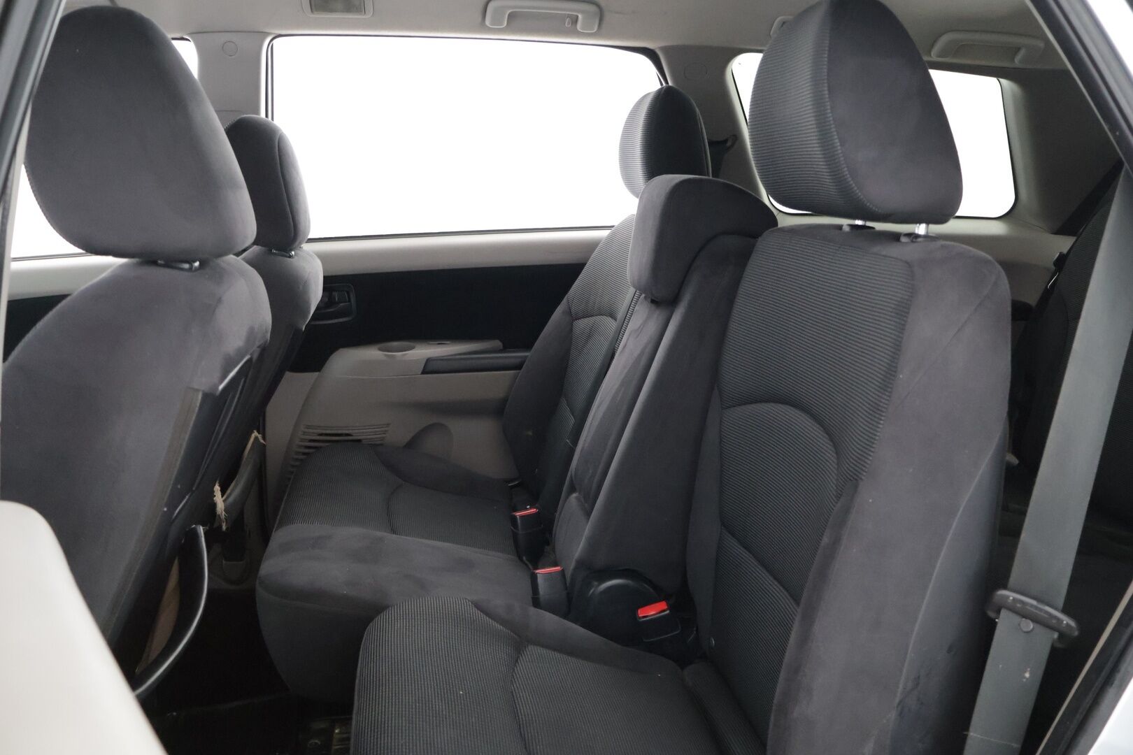 Mitsubishi Grandis 2006 .5D GRANDIS STW 2.4 AUTOMATIC-7** YritysOutlet - Myydään vain yrityksille - *7-Paikkainen / Suomi-Auto / 2x Renkaat*