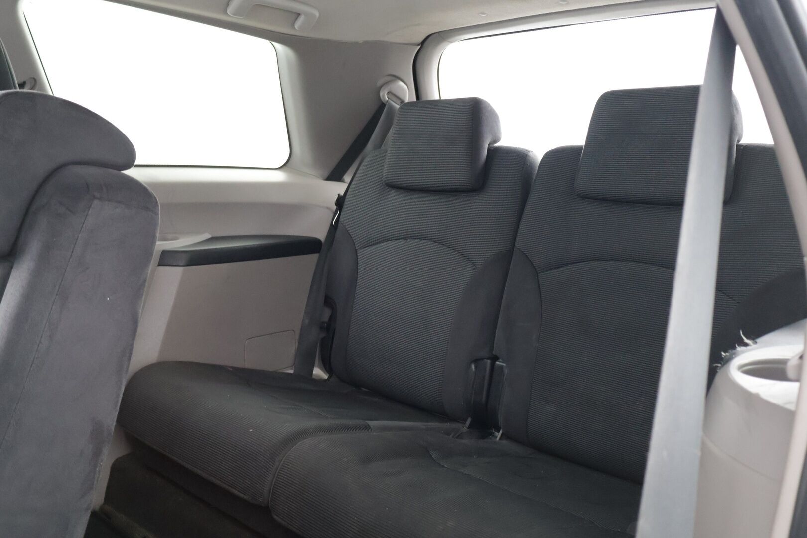 Mitsubishi Grandis 2006 .5D GRANDIS STW 2.4 AUTOMATIC-7** YritysOutlet - Myydään vain yrityksille - *7-Paikkainen / Suomi-Auto / 2x Renkaat*