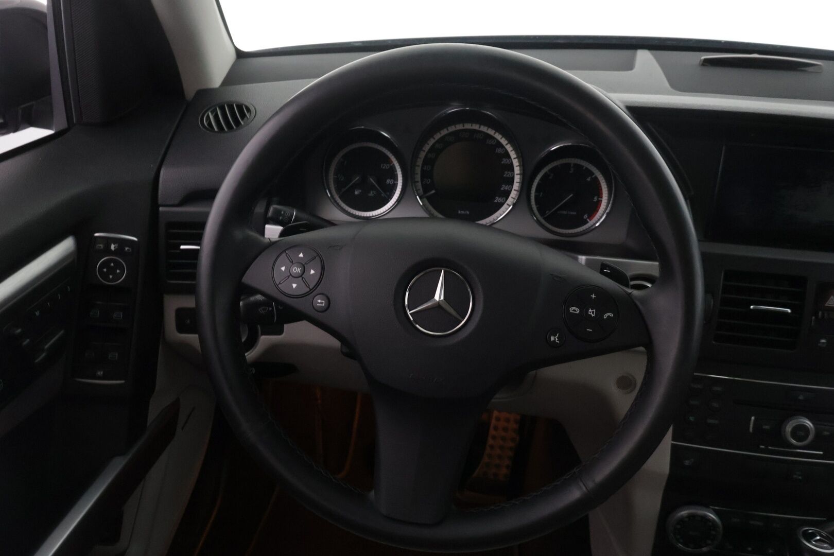 Mercedes-Benz GLK 2011 350 CDI 4Matic A Premium Business - Webasto | Vetokoukku | Harman&Kardon | Muistipenkit | Sähkökontti | Panorama | Nahat | Comand