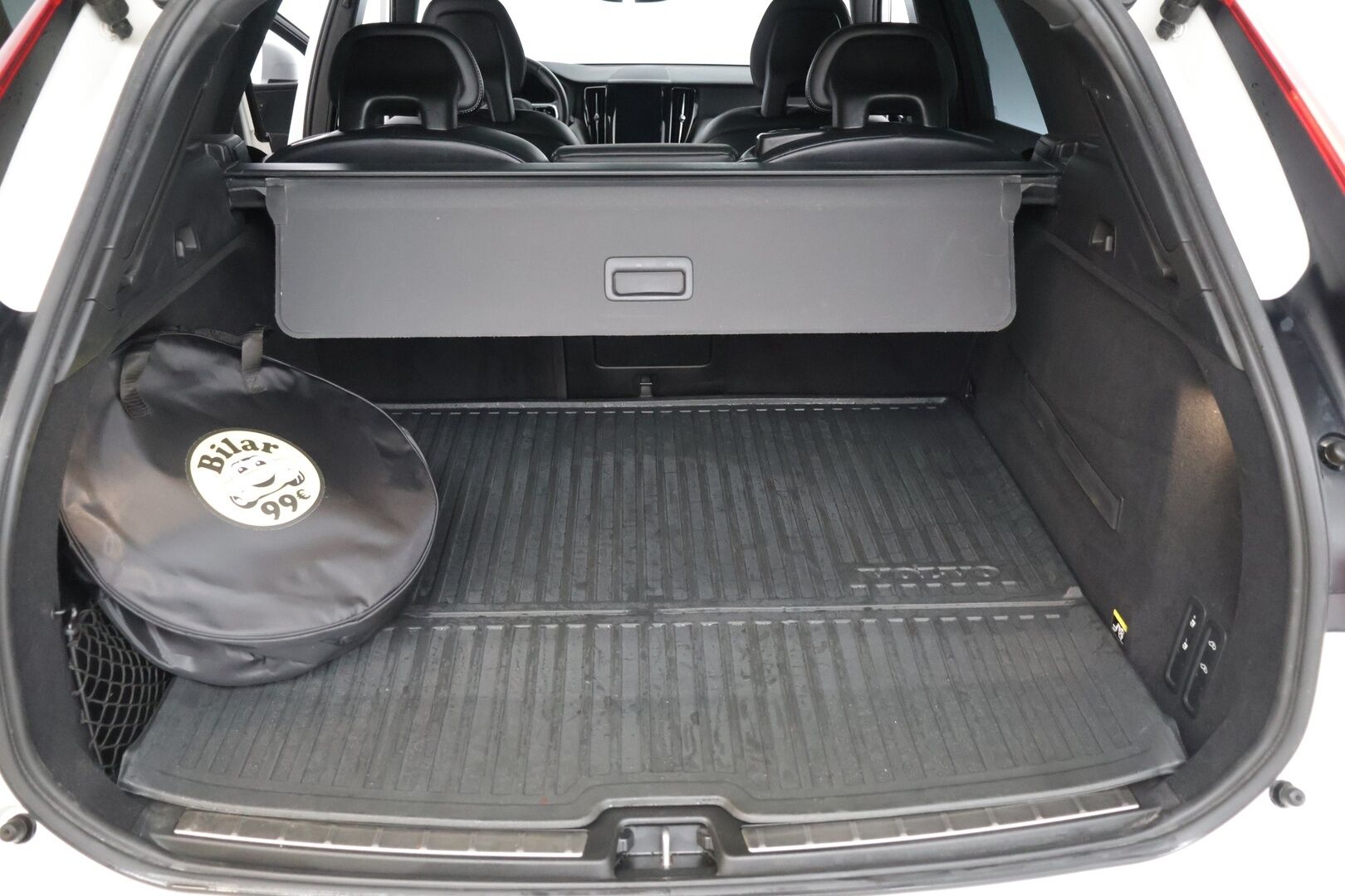 Volvo XC60 2018 T8 AWD Business R-Design aut *Suomi-auto / ACC / Panorama / VOC / Navi / LED / Keyless* - *Sähköpenkit / Sähkökontti / Lämmitettävä tuulilasi*