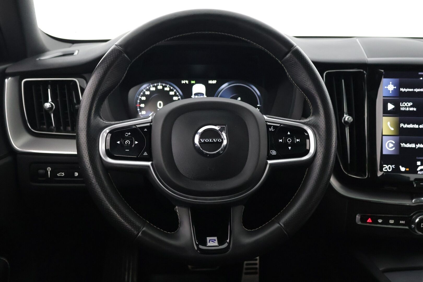 Volvo XC60 2018 T8 AWD Business R-Design aut - *ACC | Panorama | VOC | Navi | LED | Keyless | Sähköpenkit | Sähkökontti | Lämmitettävä tuulilasi *
