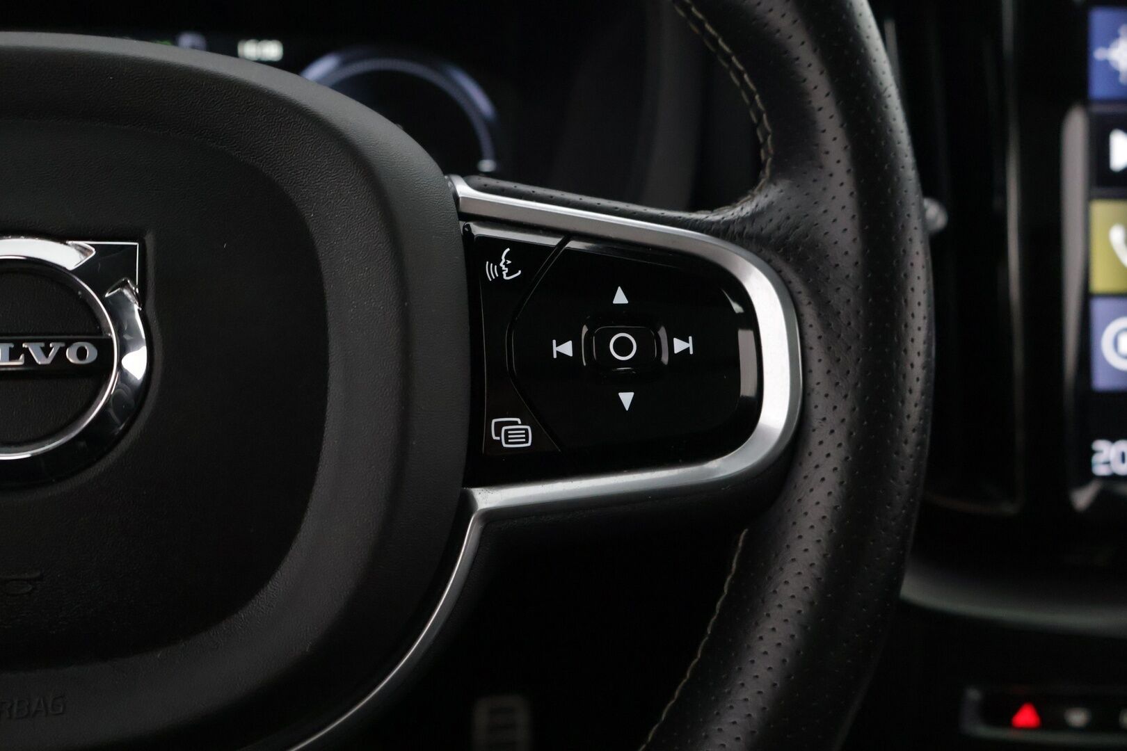 Volvo XC60 2018 T8 AWD Business R-Design aut * Nahka-alcantara / Sähköpenkit / Sähkökontti / LED /  Ilma-alusta * - Panoraama / Adapt. Vakionopeudensäädin / Läm. Tuulilasi * - HULLU BLACKWEEK KORKOTARJOUS 2,49%