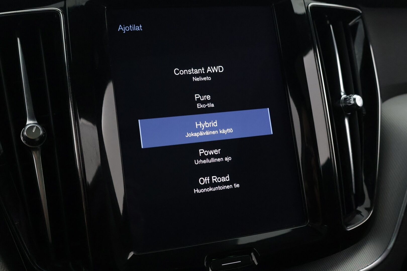 Volvo XC60 2018 T8 AWD Business R-Design aut * Nahka-alcantara / Sähköpenkit / Sähkökontti / LED /  Ilma-alusta * - Panoraama / Adapt. Vakionopeudensäädin / Läm. Tuulilasi * - HULLU BLACKWEEK KORKOTARJOUS 2,49%