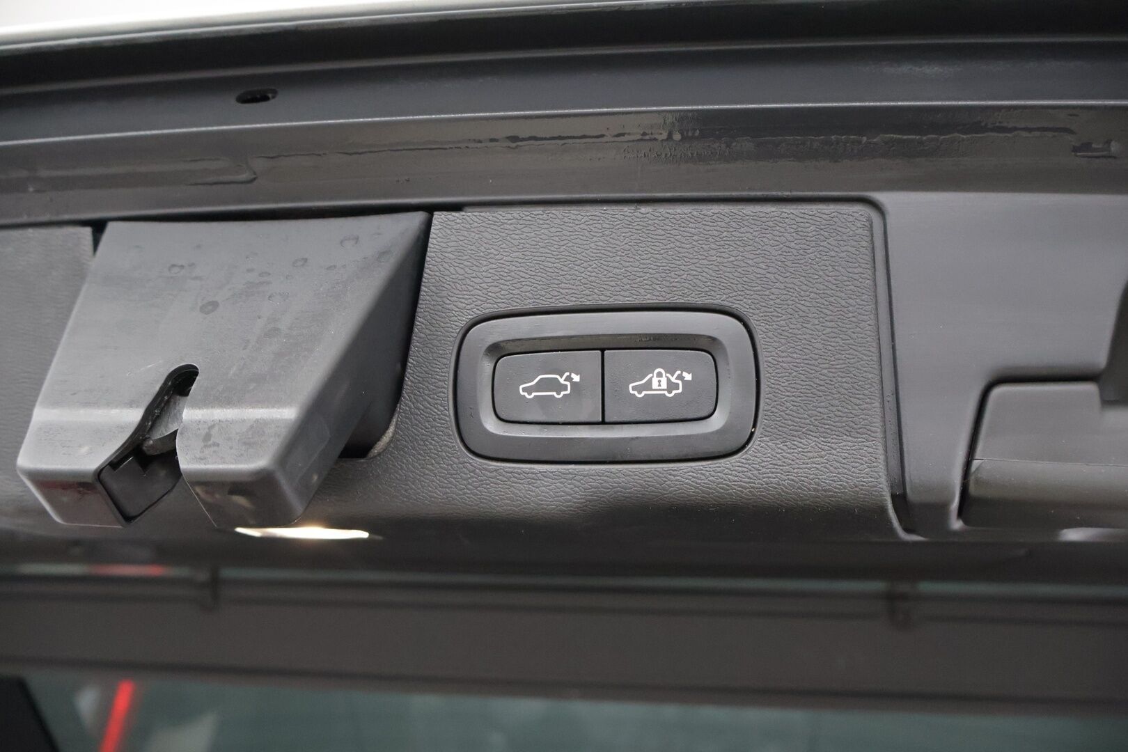 Volvo XC60 2018 T8 AWD Business R-Design aut *Suomi-auto / ACC / Panorama / VOC / Navi / LED / Keyless* - *Sähköpenkit / Sähkökontti / Lämmitettävä tuulilasi*