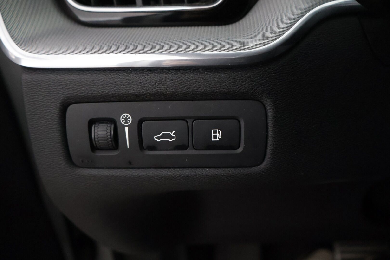 Volvo XC60 2018 T8 AWD Business R-Design aut * Nahka-alcantara / Sähköpenkit / Sähkökontti / LED /  Ilma-alusta * - Panoraama / Adapt. Vakionopeudensäädin / Läm. Tuulilasi * - HULLU BLACKWEEK KORKOTARJOUS 2,49%