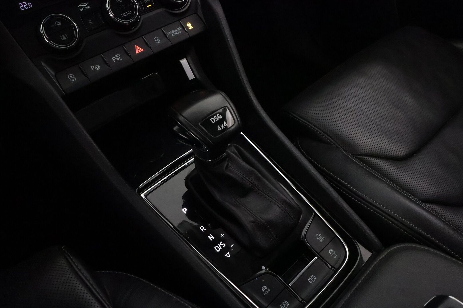 Skoda Kodiaq 2018 2.0 TDI 190 4x4 Exclusive DSG 7-P - Webasto / Imastoidut muistipenkit / Koukku / ACC / Panorama / Canton / 360 kamera / Keyless 