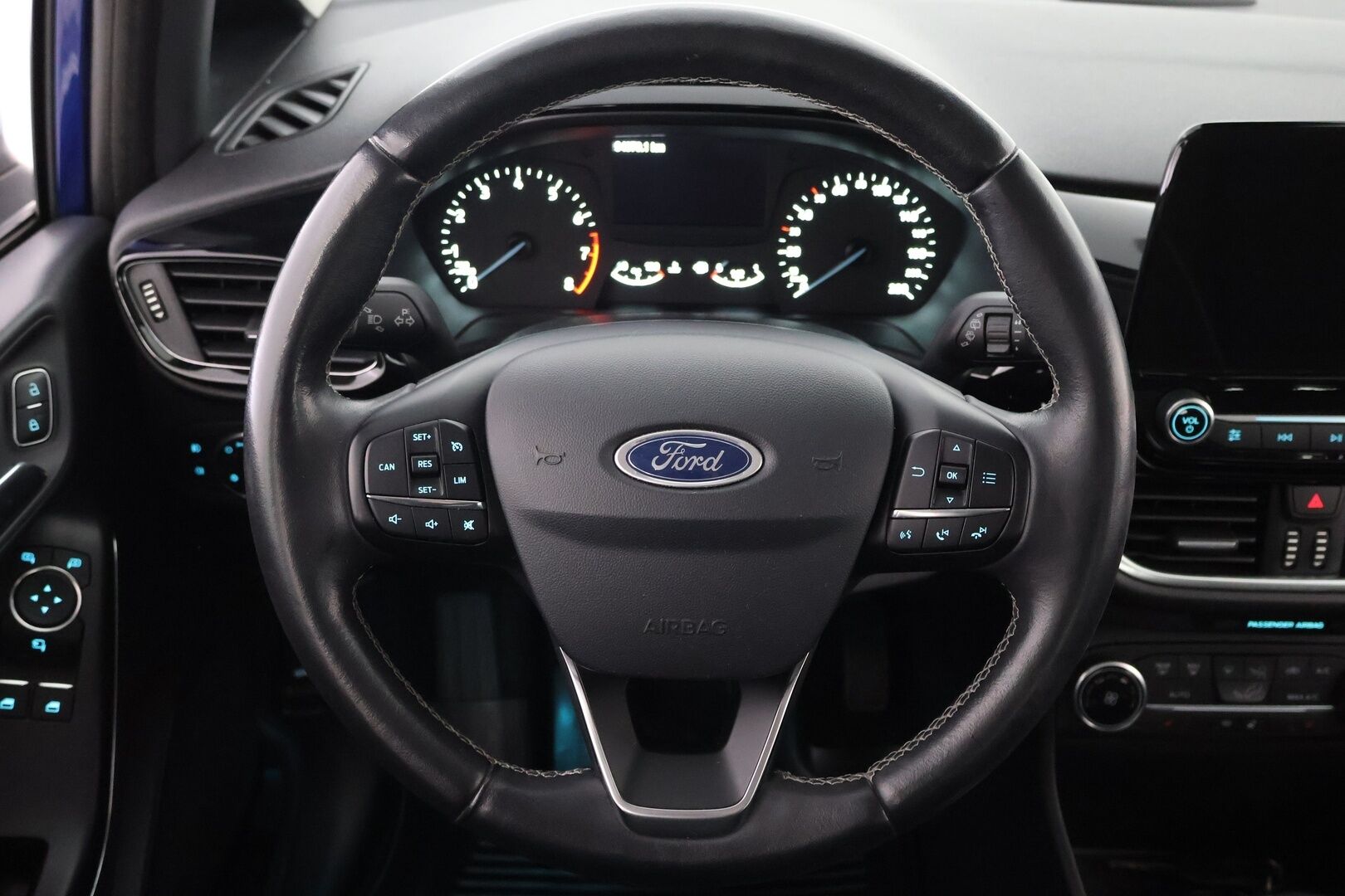 Ford Fiesta 2018 1,0 EcoBoost 100hv M6 Titanium 5-ovinen - YritysOutlet - Myydään vain yrityksille - *Suomi-auto / Vakkari / Merkkihuollettu / P-kamera / 2x-renkaat / YritysOutlet - Myydään vain yrityksille*