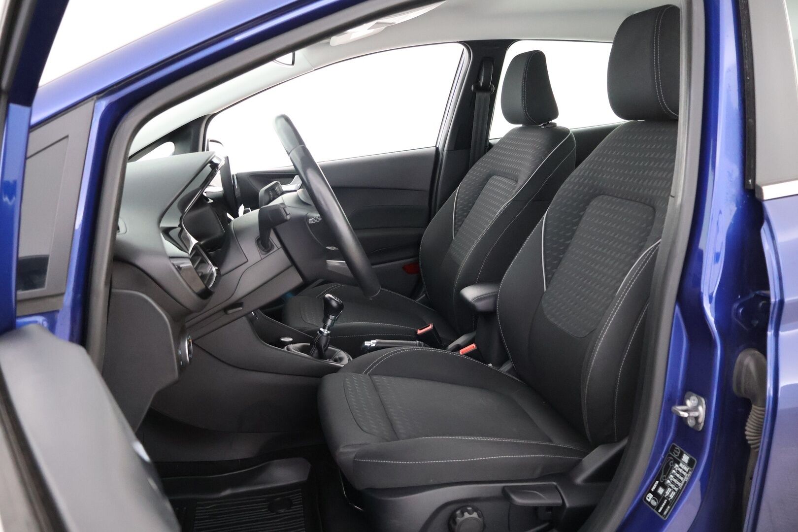 Ford Fiesta 2018 1,0 EcoBoost 100hv M6 Titanium 5-ovinen - YritysOutlet - Myydään vain yrityksille - *Suomi-auto / Vakkari / Merkkihuollettu / P-kamera / 2x-renkaat / YritysOutlet - Myydään vain yrityksille*