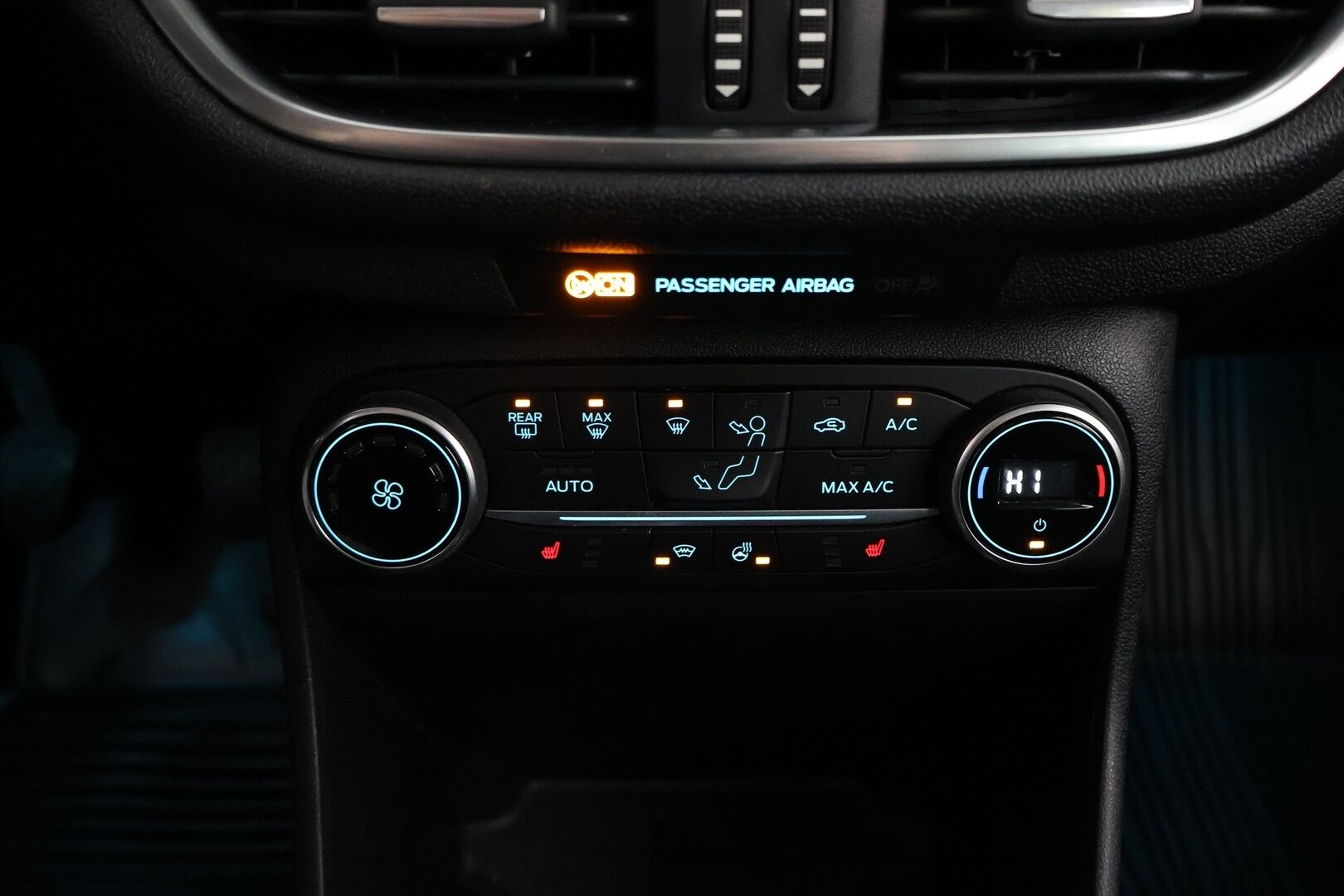 Ford Fiesta 2018 1,0 EcoBoost 100hv M6 Titanium 5-ovinen - YritysOutlet - Myydään vain yrityksille - *Suomi-auto / Vakkari / Merkkihuollettu / P-kamera / 2x-renkaat / YritysOutlet - Myydään vain yrityksille*