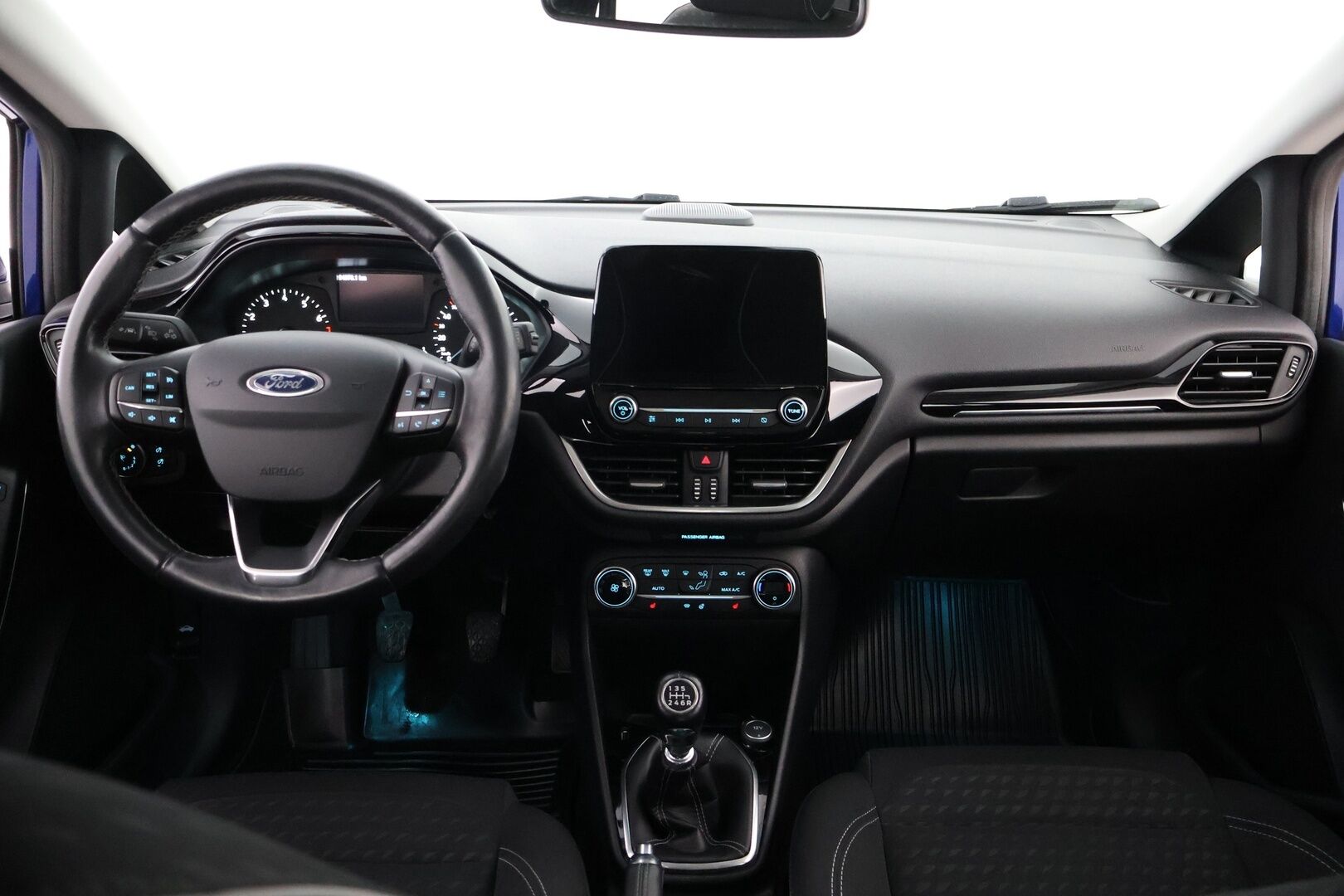 Ford Fiesta 2018 1,0 EcoBoost 100hv M6 Titanium 5-ovinen - YritysOutlet - Myydään vain yrityksille - *Suomi-auto / Vakkari / Merkkihuollettu / P-kamera / 2x-renkaat / YritysOutlet - Myydään vain yrityksille*