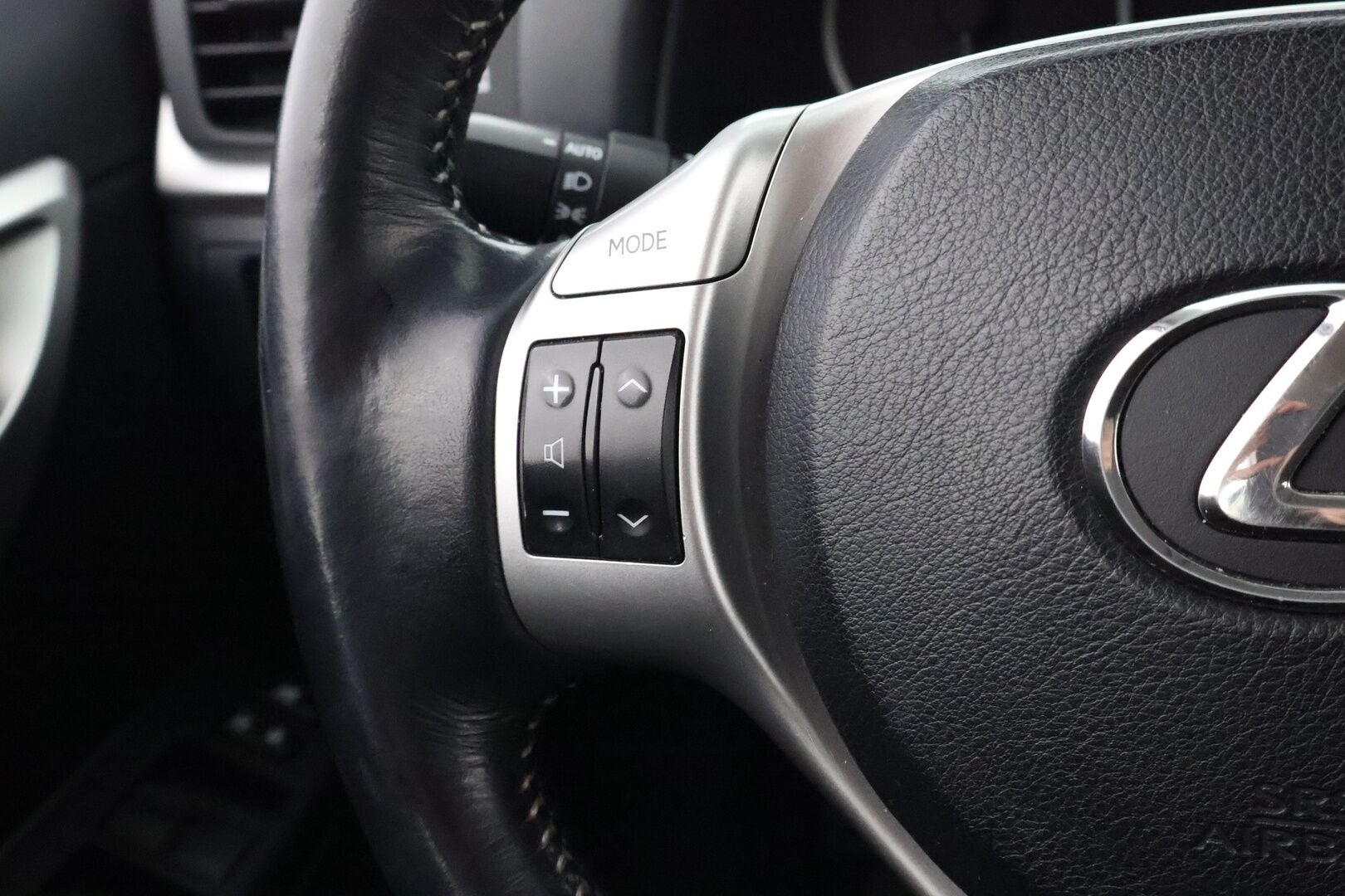 Lexus CT 2011 200h Hybrid A Executive * Suomiauto / Peruutuskamera / Kangas-alcantara / Lohko & Sisäpistoke / Vakkari - 2x hyvät renkaat vanteilla / Särmä huoltohistoria! / Juuri tullut!