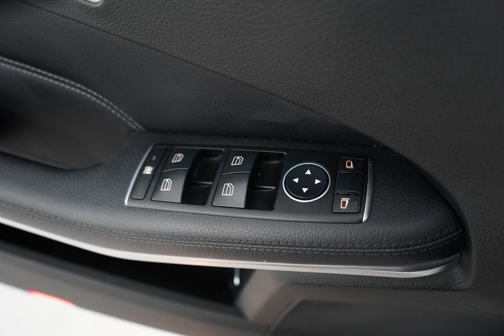 Mercedes-Benz E 2016 E 220 BLUETEC Farmari (AC) 5ov 2143cm3 A - Vetokoukku / Puolinahkasisusta / Sähköpenkki / Ortopedi / Vakkari