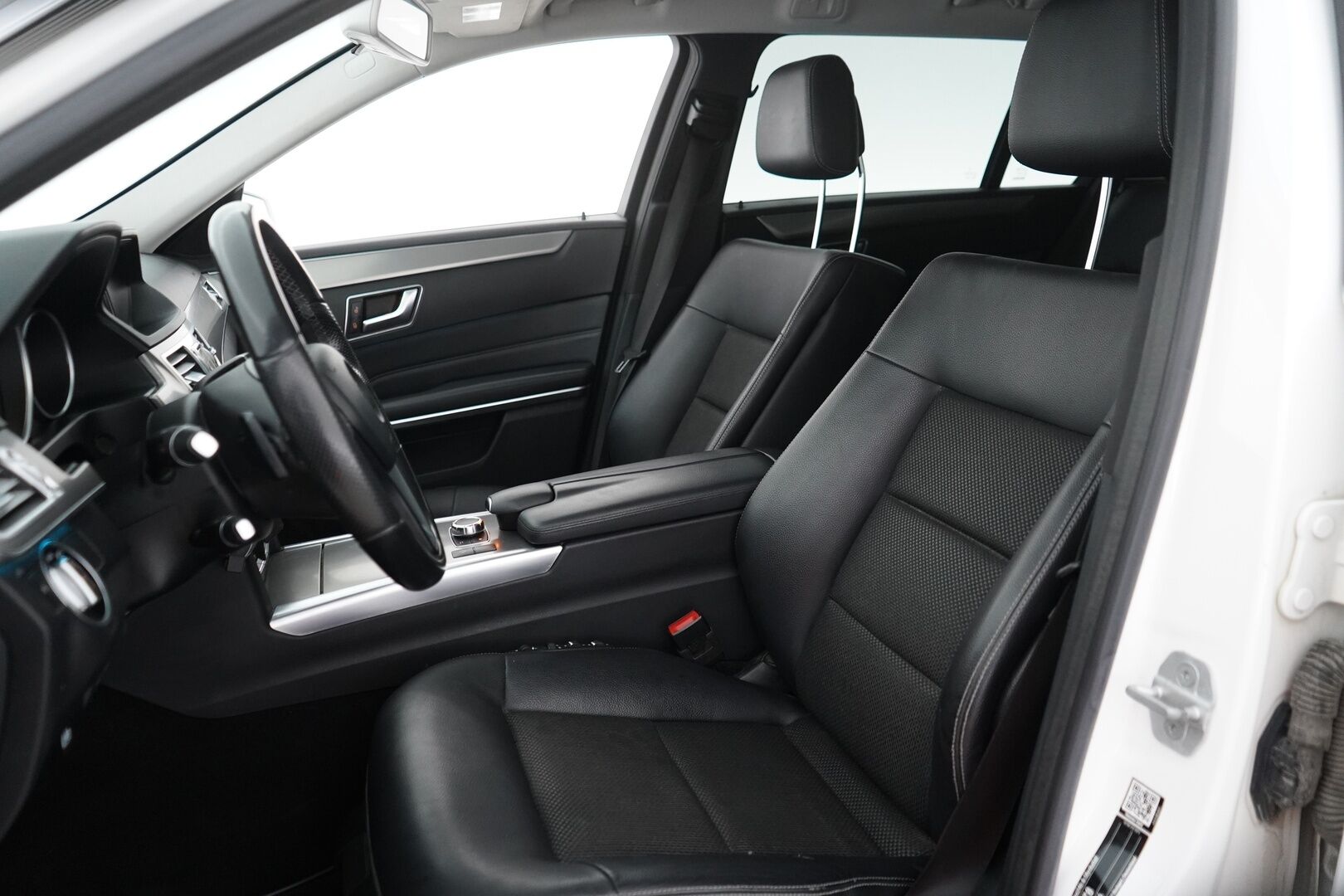 Mercedes-Benz E 2016 E 220 BLUETEC Farmari (AC) 5ov 2143cm3 A - Vetokoukku / Puolinahkasisusta / Sähköpenkki / Ortopedi / Vakkari