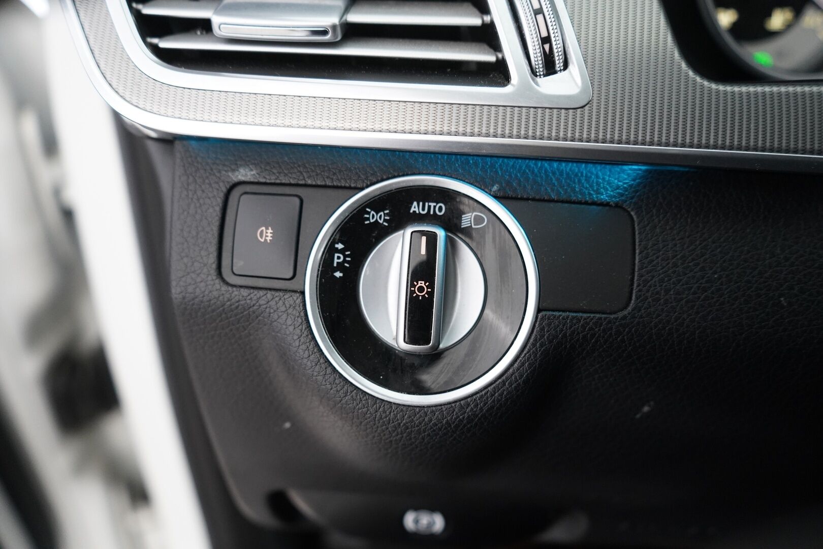 Mercedes-Benz E 2016 E 220 BLUETEC Farmari (AC) 5ov 2143cm3 A - Vetokoukku / Puolinahkasisusta / Sähköpenkki / Ortopedi / Vakkari