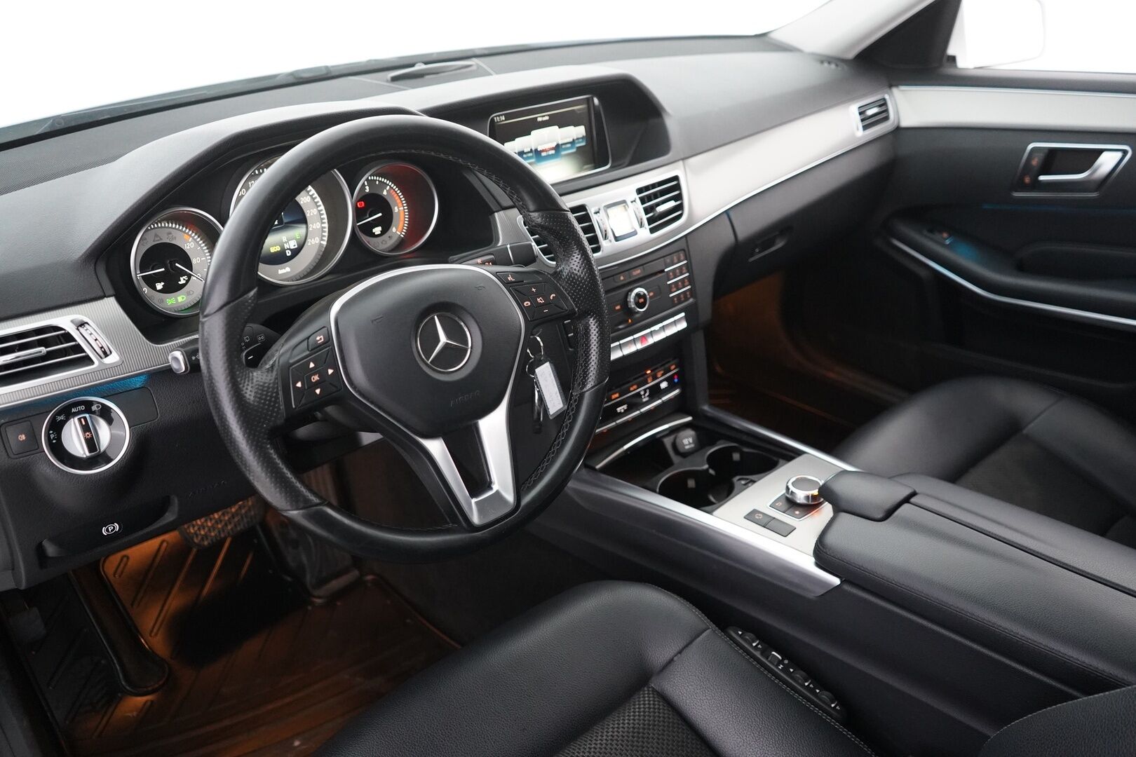 Mercedes-Benz E 2016 220 BlueTec T A Business - Vetokoukku | Puolinahkasisusta | Sähköpenkki | Ortopedi | Vakkari