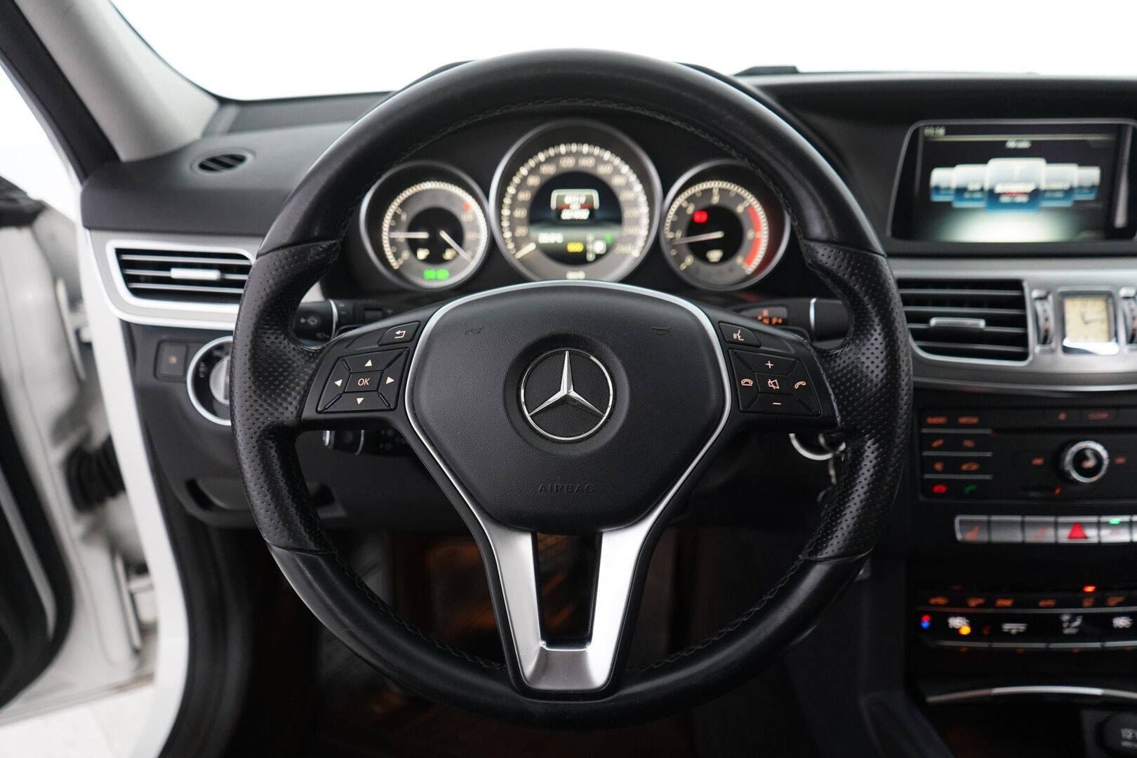 Mercedes-Benz E 2016 220 BlueTec T A Business - Vetokoukku | Puolinahkasisusta | Sähköpenkki | Ortopedi | Vakkari
