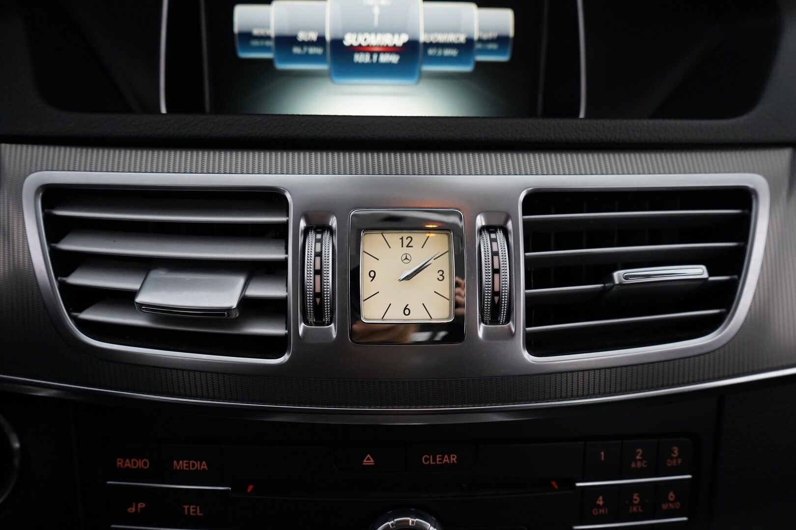 Mercedes-Benz E 2016 E 220 BLUETEC Farmari (AC) 5ov 2143cm3 A - Vetokoukku / Puolinahkasisusta / Sähköpenkki / Ortopedi / Vakkari