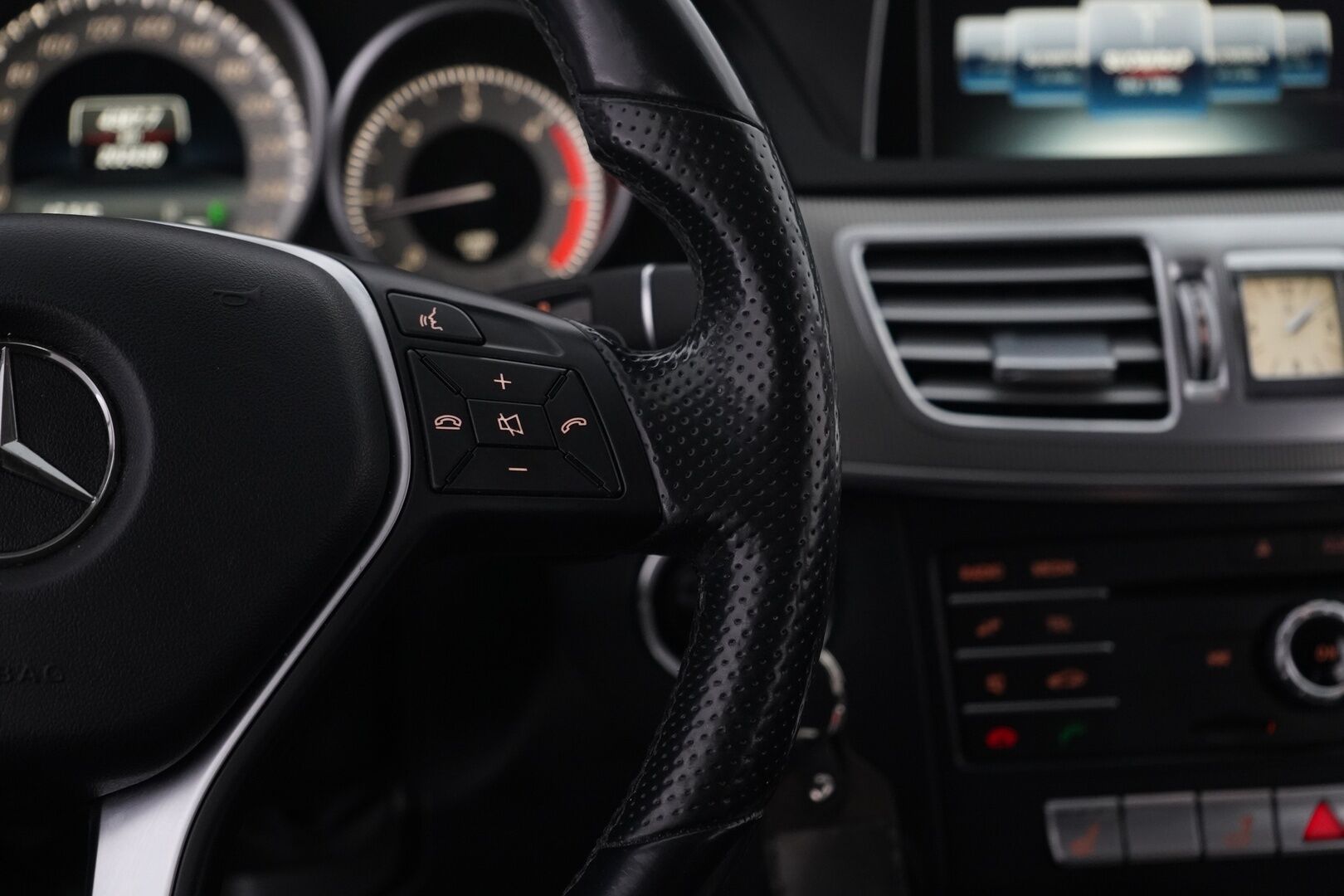 Mercedes-Benz E 2016 E 220 BLUETEC Farmari (AC) 5ov 2143cm3 A - Vetokoukku / Puolinahkasisusta / Sähköpenkki / Ortopedi / Vakkari