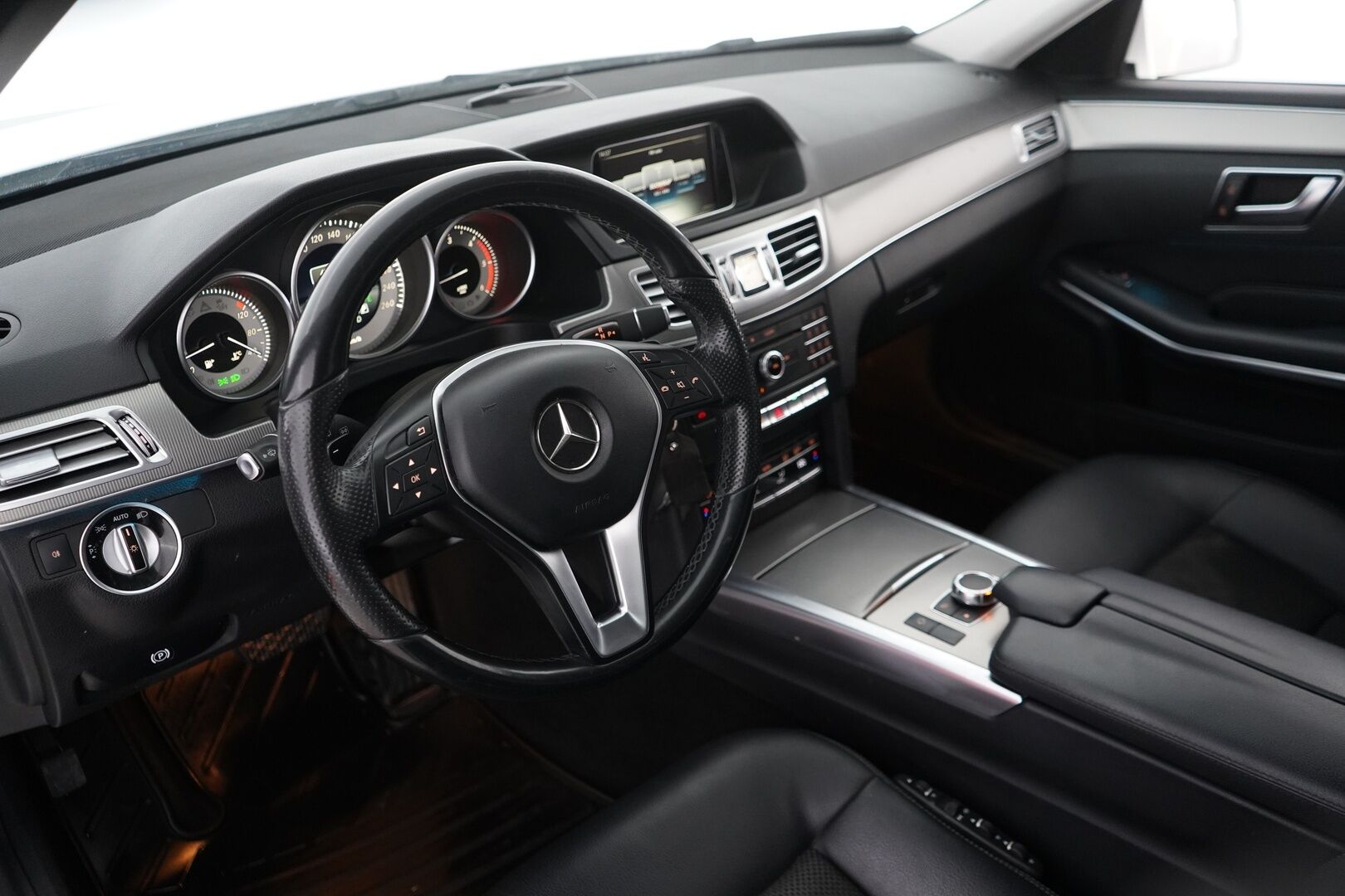 Mercedes-Benz E 2016 E 220 BLUETEC Farmari (AC) 5ov 2143cm3 A - Vetokoukku / Puolinahkasisusta / Sähköpenkki / Ortopedi / Vakkari