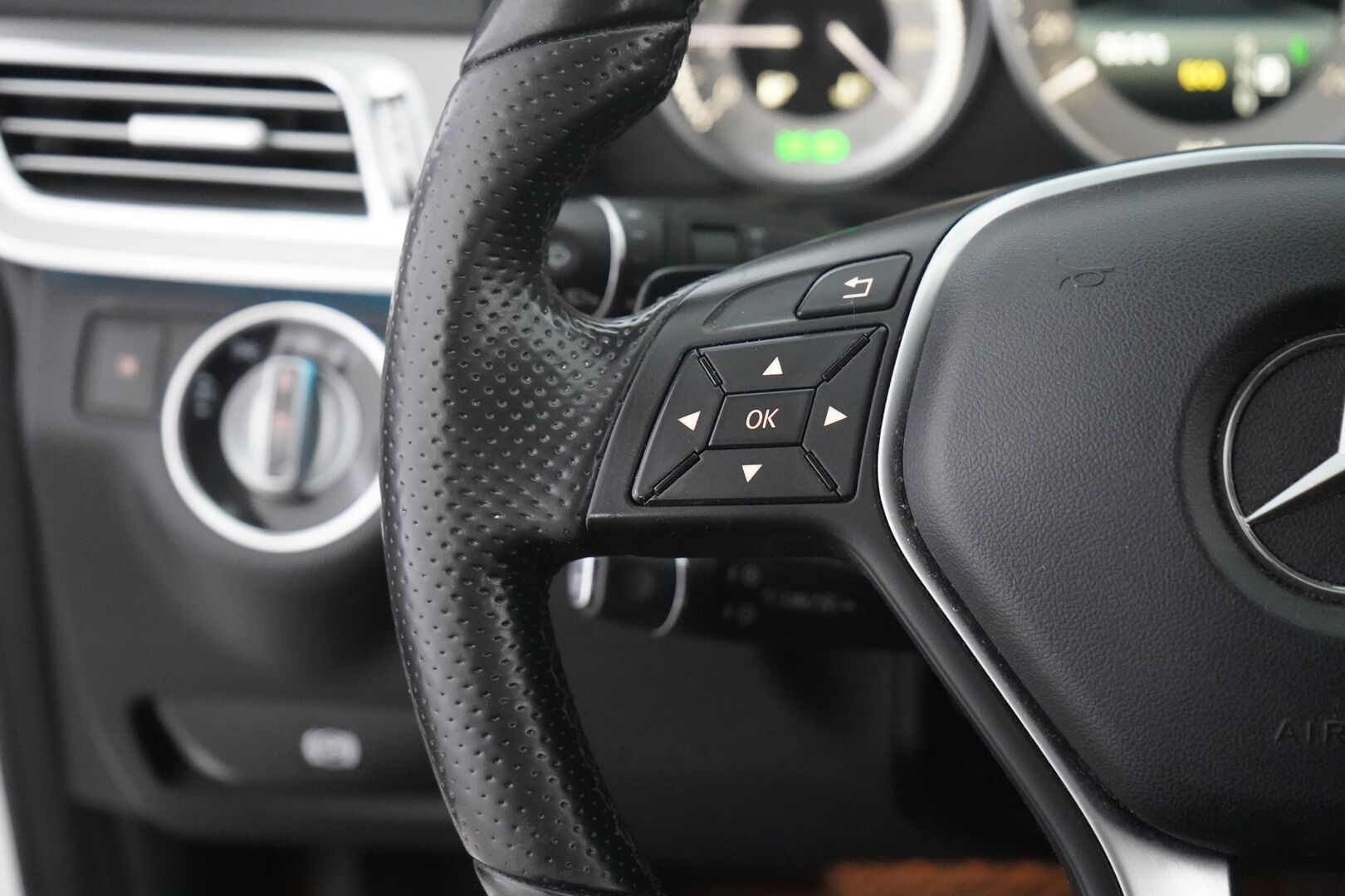 Mercedes-Benz E 2016 220 BlueTec T A Business - Vetokoukku | Puolinahkasisusta | Sähköpenkki | Ortopedi | Vakkari
