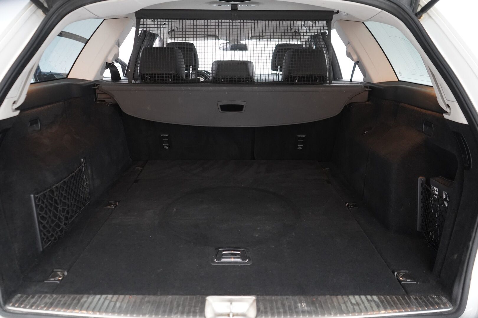 Mercedes-Benz E 2016 E 220 BLUETEC Farmari (AC) 5ov 2143cm3 A - Vetokoukku / Puolinahkasisusta / Sähköpenkki / Ortopedi / Vakkari