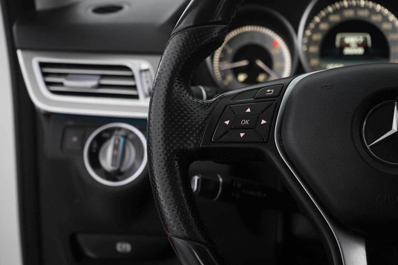 Mercedes-Benz E 2016 E 220 BLUETEC Farmari (AC) 5ov 2143cm3 A - Vetokoukku / Puolinahkasisusta / Sähköpenkki / Ortopedi / Vakkari