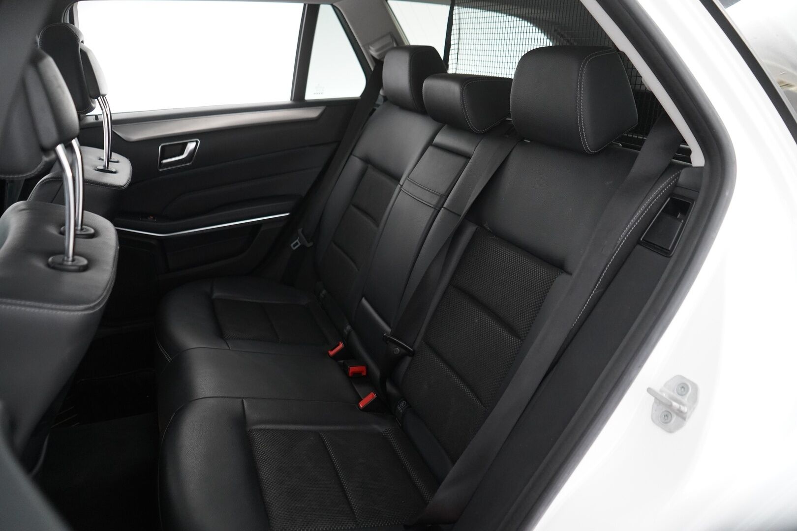 Mercedes-Benz E 2016 E 220 BLUETEC Farmari (AC) 5ov 2143cm3 A - Vetokoukku / Puolinahkasisusta / Sähköpenkki / Ortopedi / Vakkari