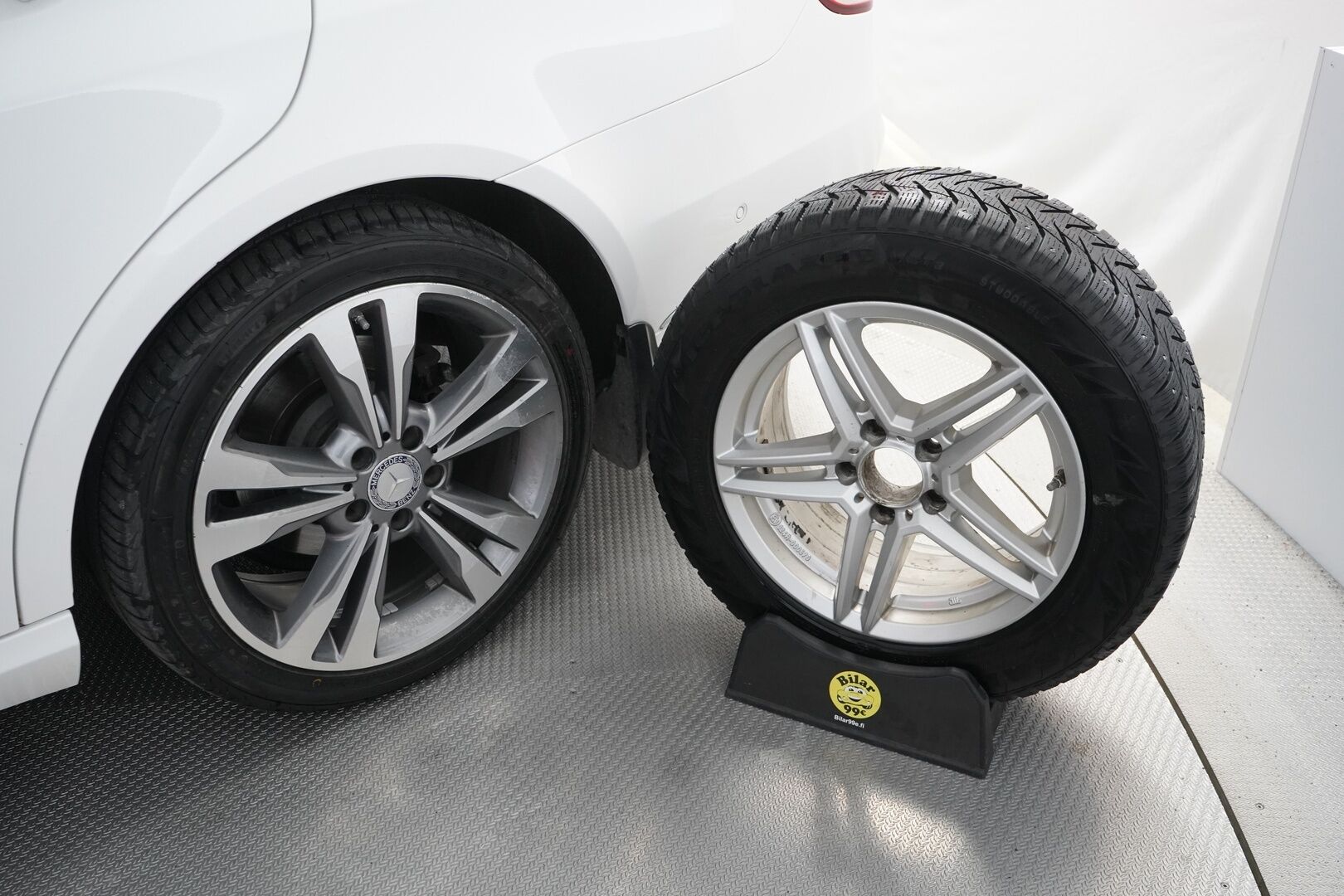 Mercedes-Benz E 2016 E 220 BLUETEC Farmari (AC) 5ov 2143cm3 A - Vetokoukku / Puolinahkasisusta / Sähköpenkki / Ortopedi / Vakkari