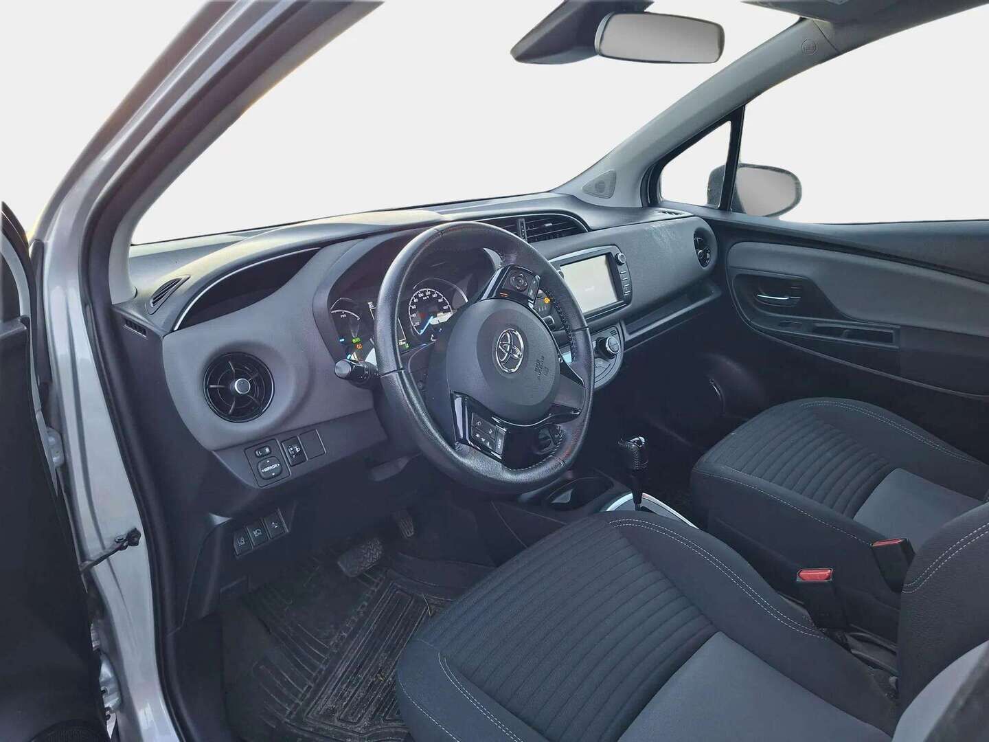 Toyota Yaris 2018 1,5 Hybrid Active 5ov - | Suomi-auto | Vakkari | Peruutuskamera | Lane assist | RDA | Bluetooth | Huoltokirja |