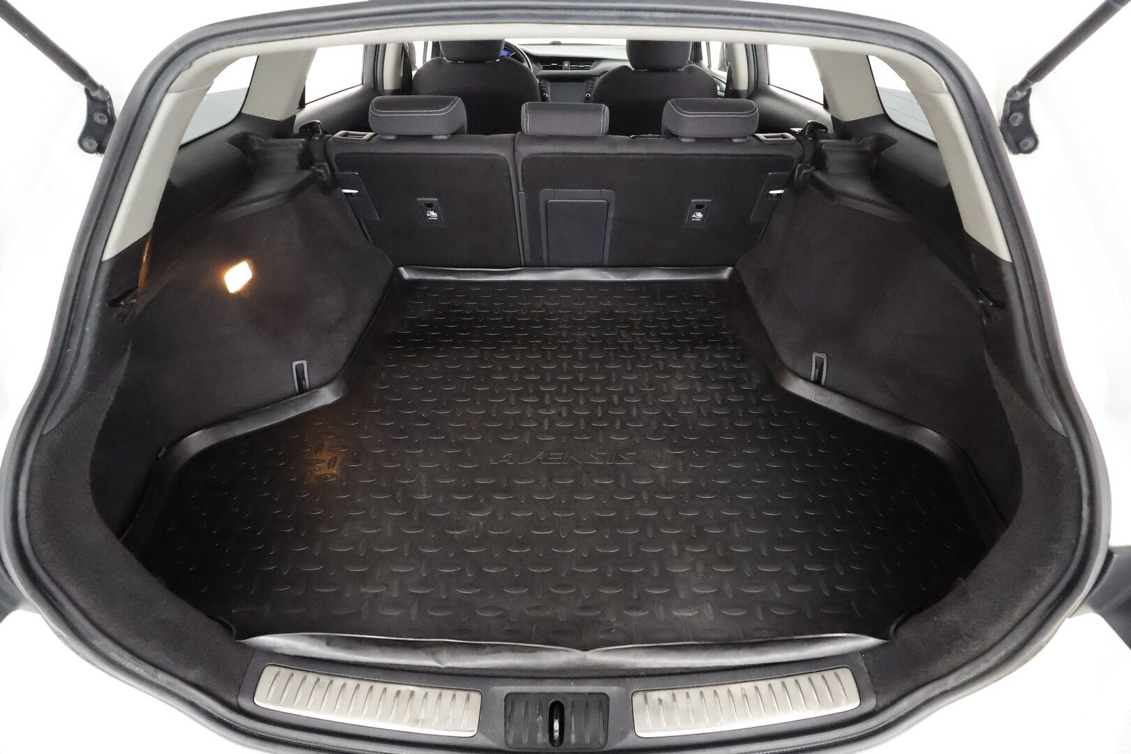 Toyota Avensis 2018 1,8 Valvematic Active Edition Touring Sports Multidrive S - | P.Kamera | LED | Sisätilanlämmitin | Kaistavahti | Navi | Vakkari | Kahdet renkaat | Merkkihuollot | Suomi-auto |