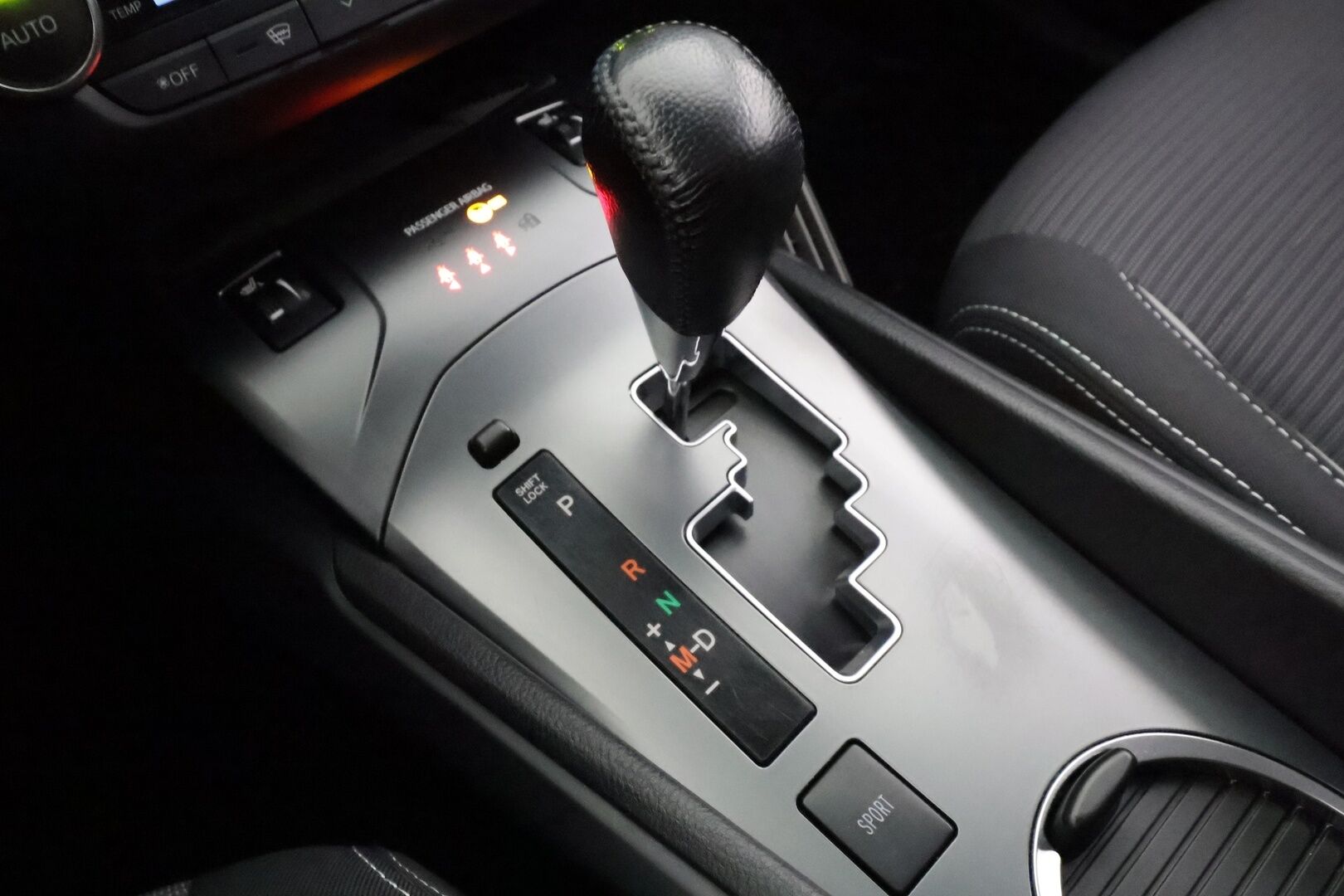 Toyota Avensis 2018 1,8 Valvematic Active Edition Touring Sports Multidrive S - | P.Kamera | LED | Sisätilanlämmitin | Kaistavahti | Navi | Vakkari | Kahdet renkaat | Merkkihuollot | Suomi-auto |