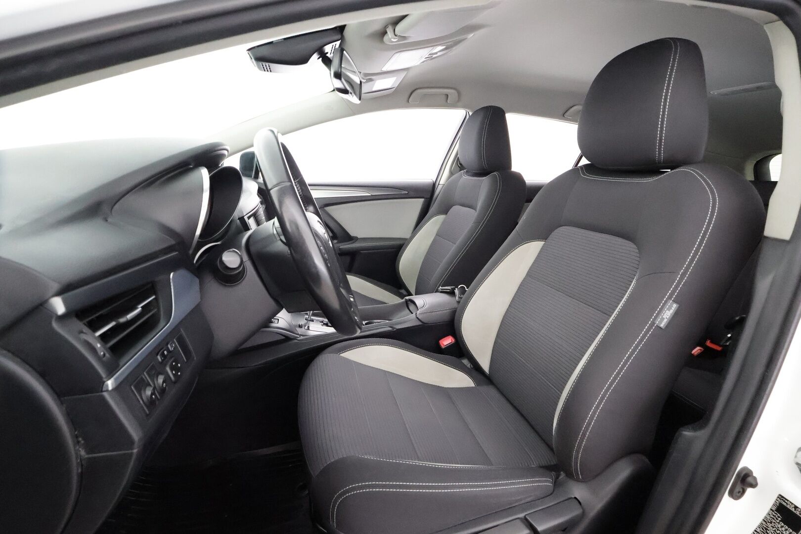 Toyota Avensis 2018 1,8 Valvematic Active Edition Touring Sports Multidrive S - | P.Kamera | LED | Sisätilanlämmitin | Kaistavahti | Navi | Vakkari | Kahdet renkaat | Merkkihuollot | Suomi-auto |