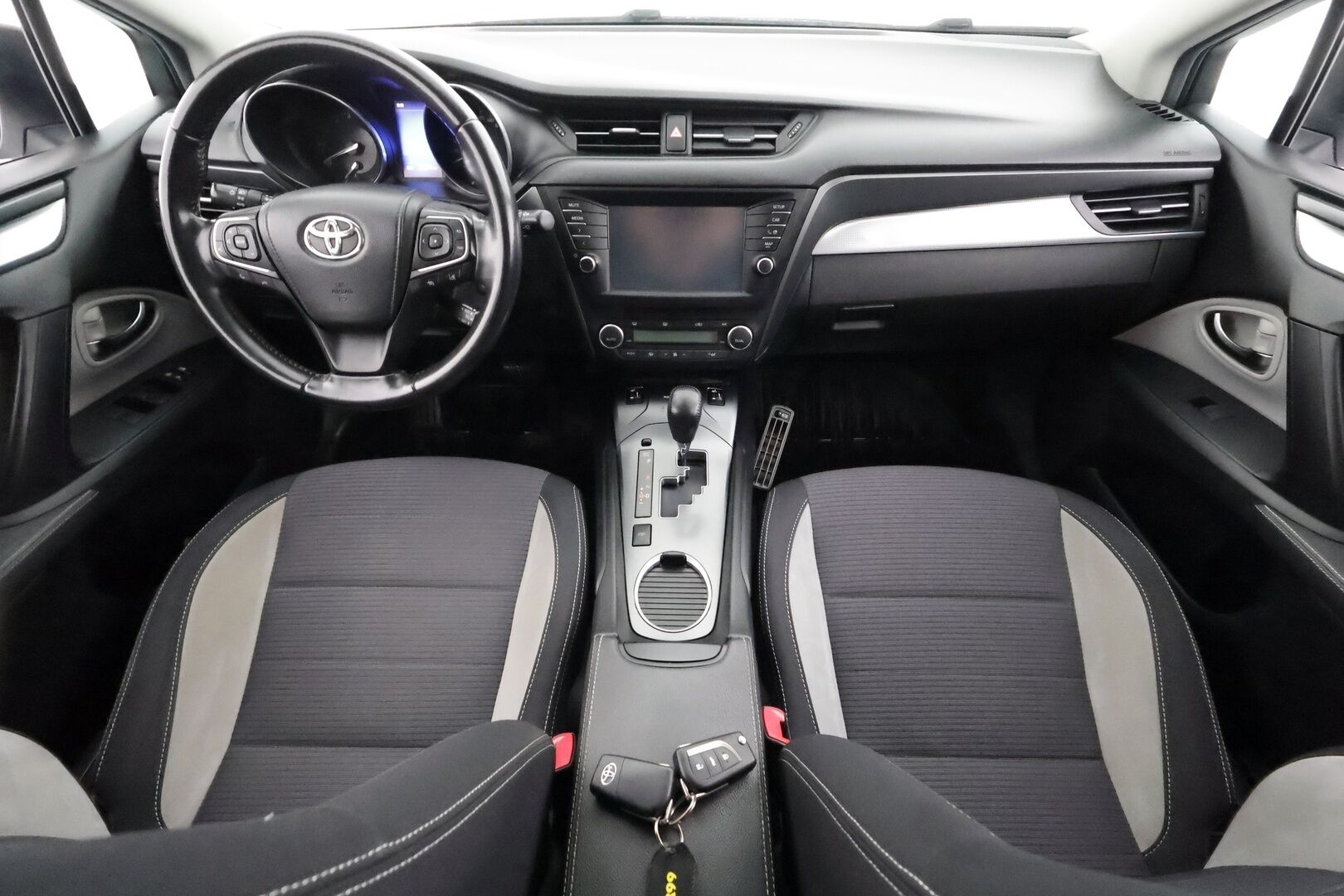 Toyota Avensis 2018 1,8 Valvematic Active Edition Touring Sports Multidrive S - | P.Kamera | LED | Sisätilanlämmitin | Kaistavahti | Navi | Vakkari | Kahdet renkaat | Merkkihuollot | Suomi-auto |