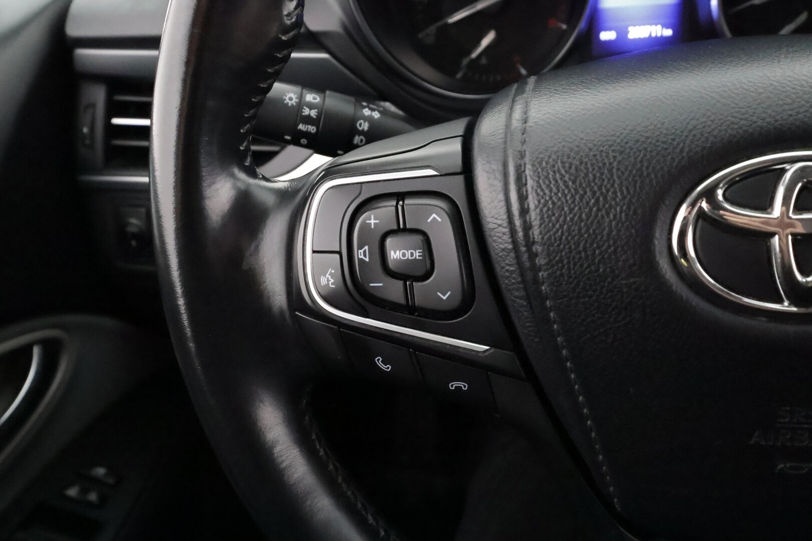 Toyota Avensis 2018 1,8 Valvematic Active Edition Touring Sports Multidrive S - | P.Kamera | LED | Sisätilanlämmitin | Kaistavahti | Navi | Vakkari | Kahdet renkaat | Merkkihuollot | Suomi-auto |